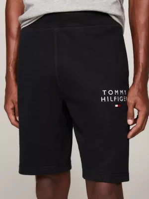 Shorts com logotipo