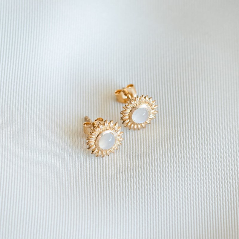 Boucles d'Oreilles Puces Fleur Pierre de Lune Plaqué Or Precieuse Blanche