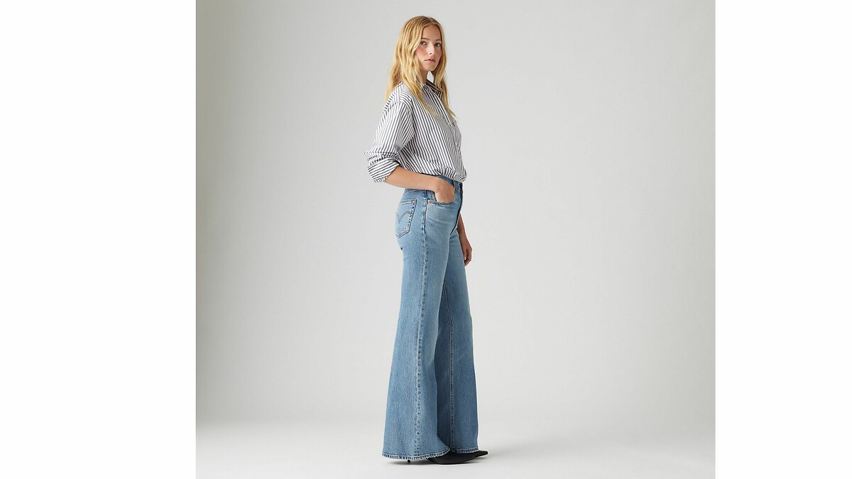 Calças jeans Levi's com sinos na caixa torácica