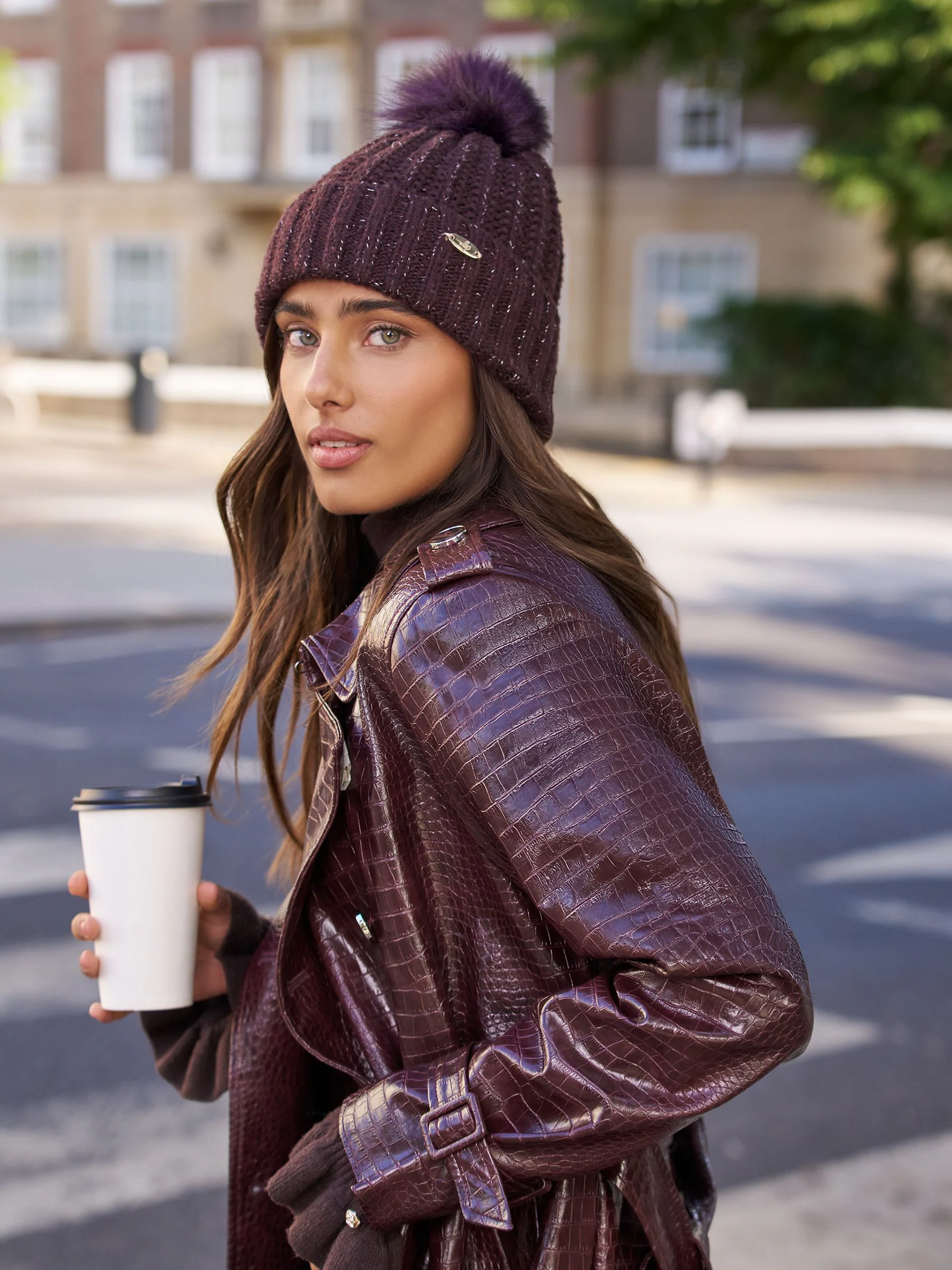 Paarsrood - Lipsy Shimmer Ribbed Pom Hat