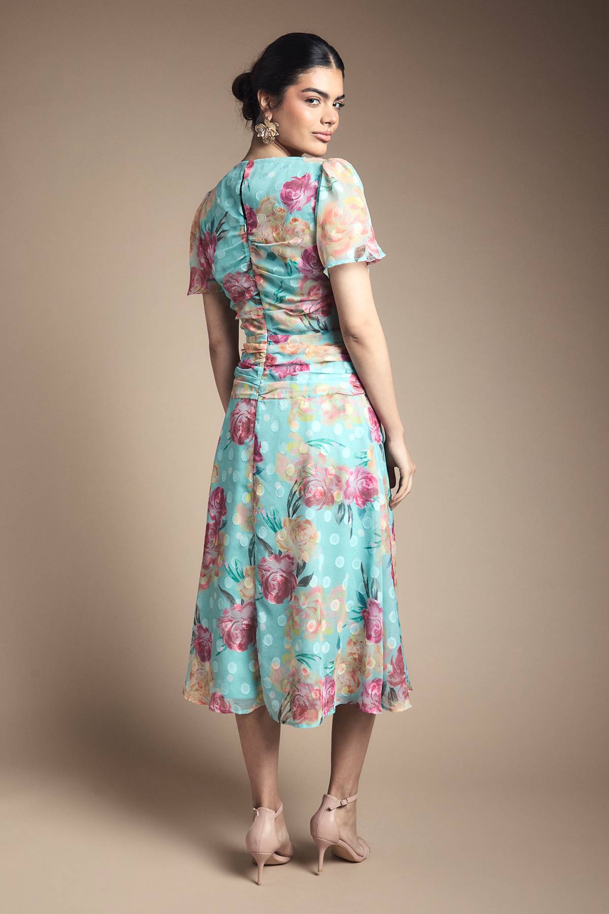 Wallis Robe Mi-Longue Froncée à Motifs Floraux Dévorés