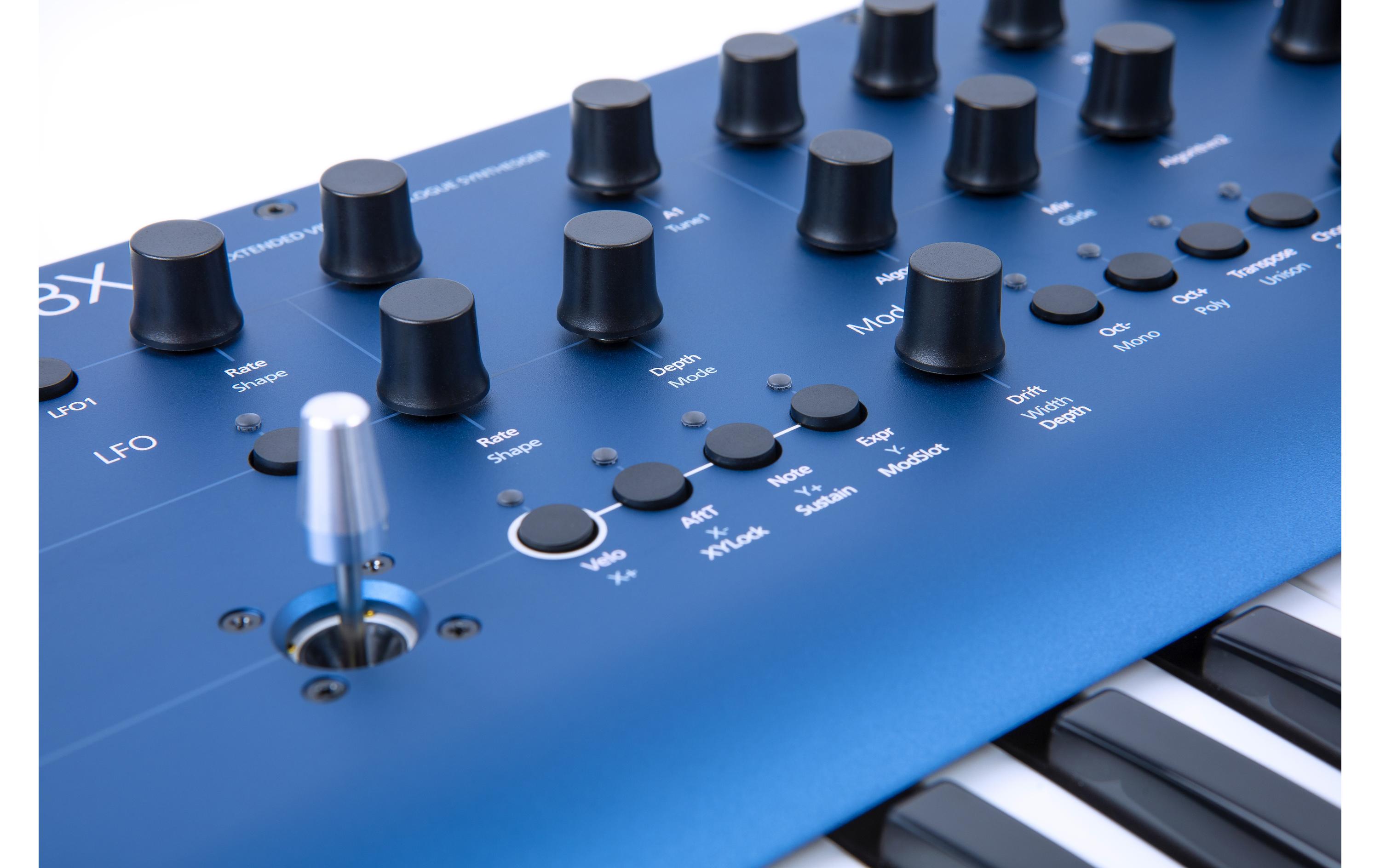 Synthesizer Cobalt8X<br>8-stimmiger erweiterter virtuell-analoger Synthesizer 61-Tasten-Tastatur
