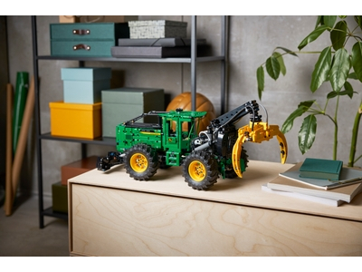 LEGO John Deere 948L-II houttransportmachine (42157)
