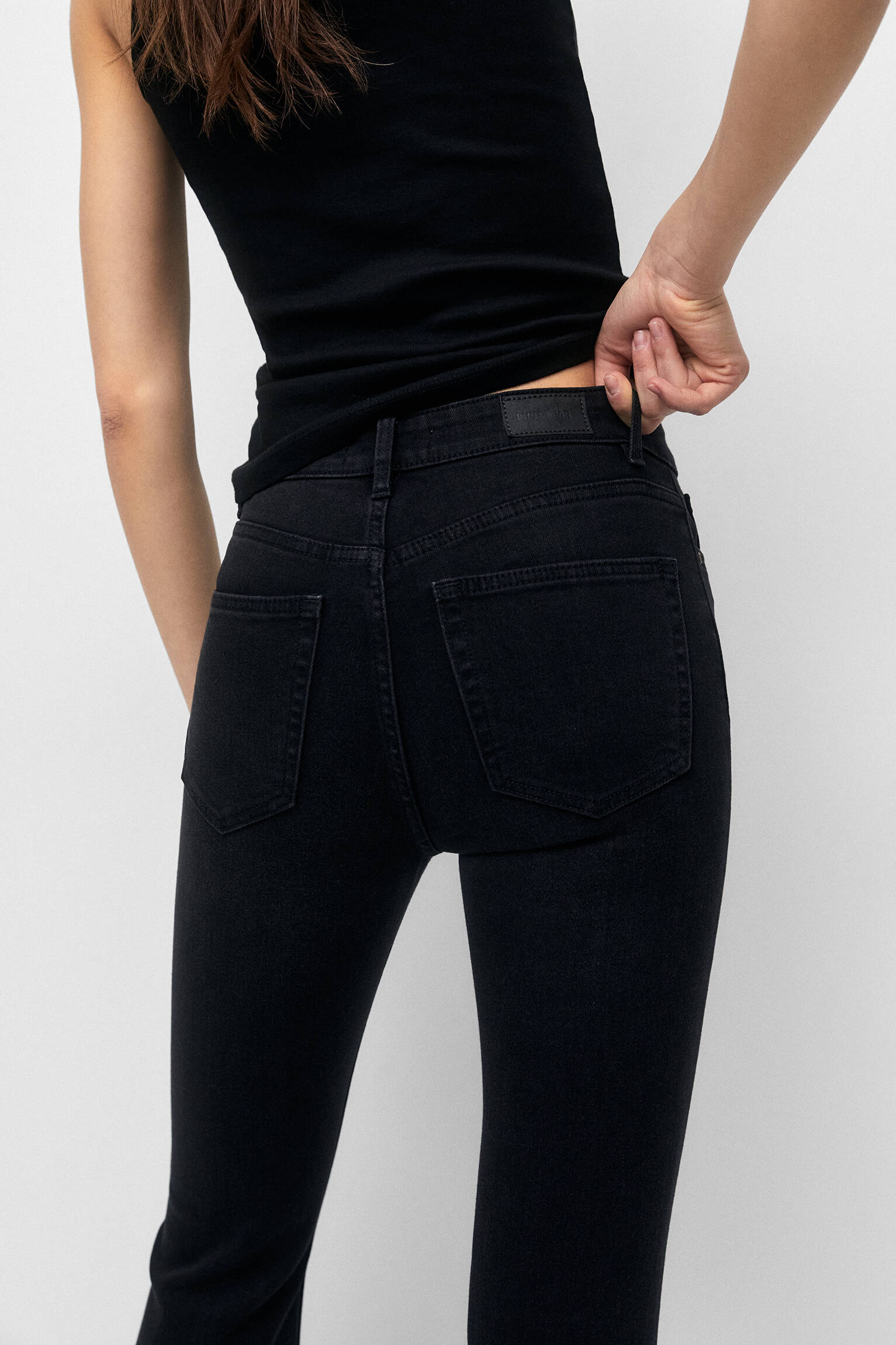 CALÇA JEANS FLARE DE CINTURA ALTA - PRETA