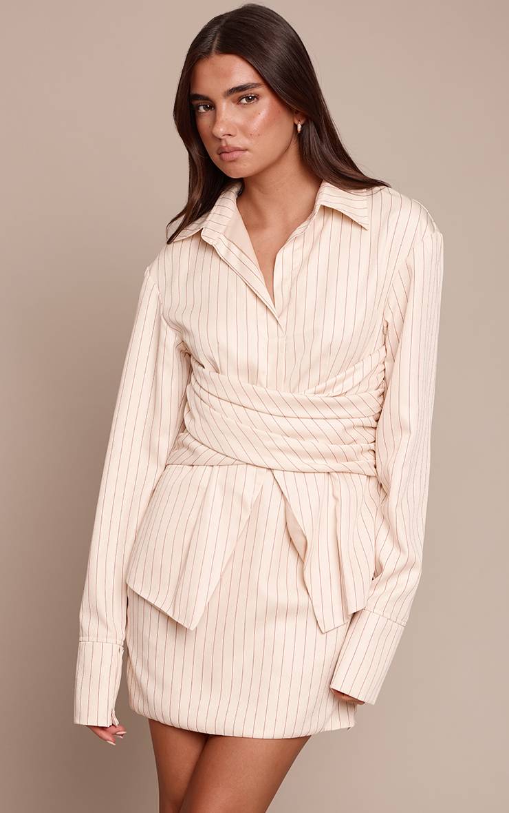 Crème Robe Chemise À Manches Longues À Rayures Tennis Avec Détail Cache-cœur