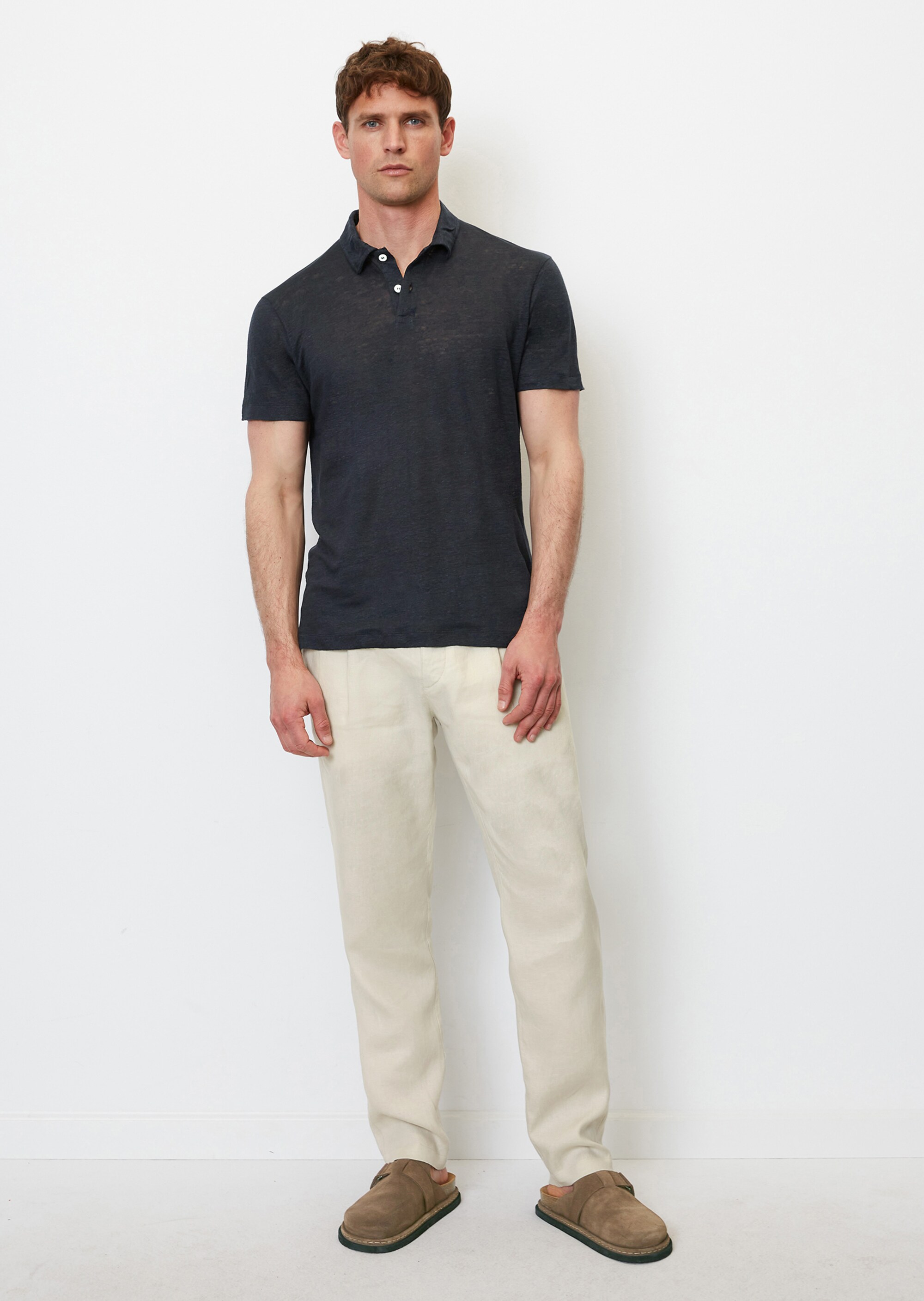 Kurzarm-Poloshirt shaped aus reinem, europäischem Leinen