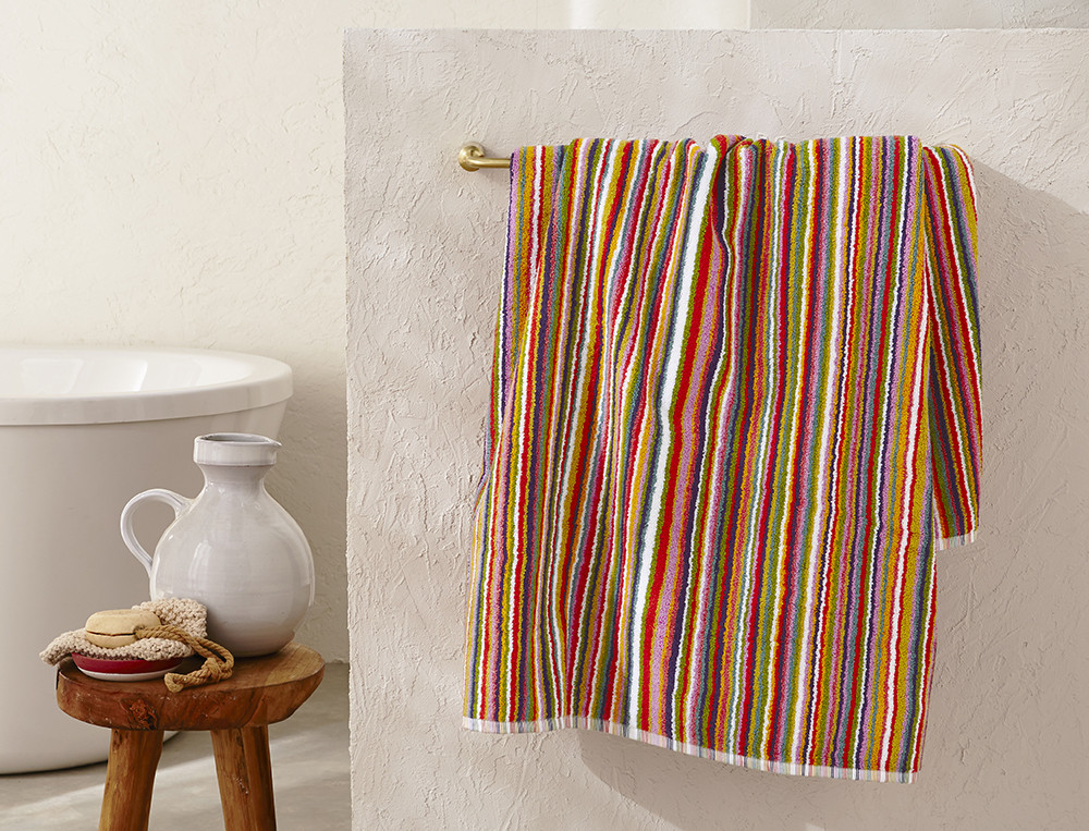 Drap de bain rayé-En promenade
