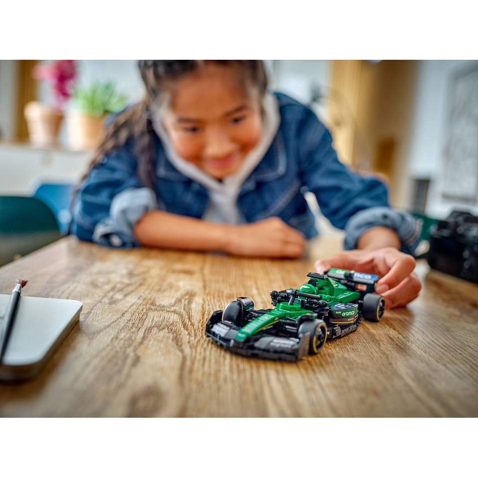 LEGO Speed Champions Aston Martin Aramco F1 AMR24 racewagen 77245
