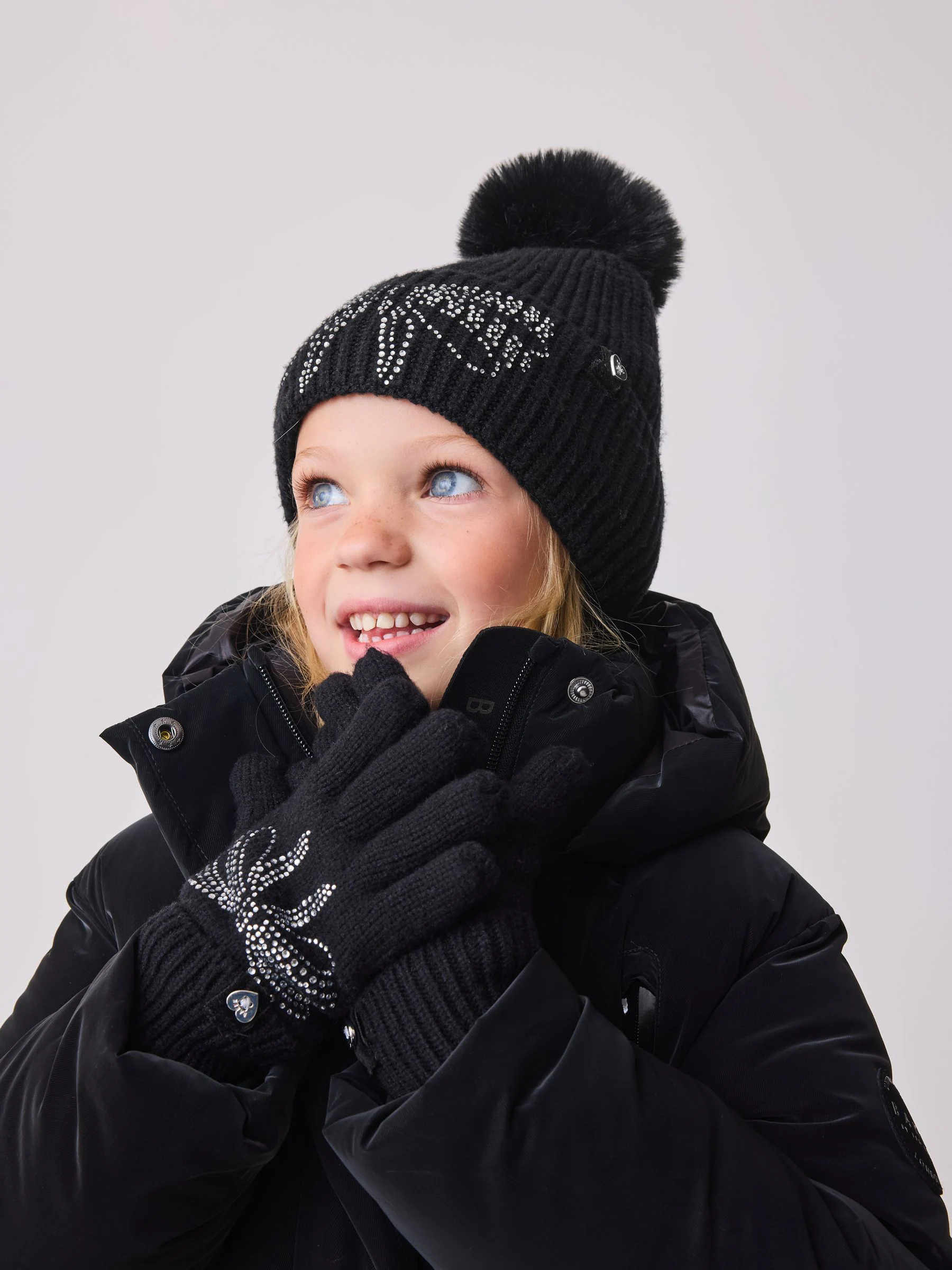 Zwart - Baker by Ted Baker - Set van gebreide muts met strik, pompon en handschoenen met siersteentjes voor meisjes