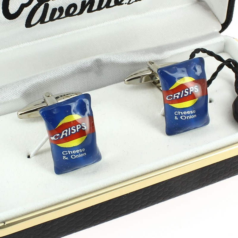 Boutons de manchette, paquet de chips bleu