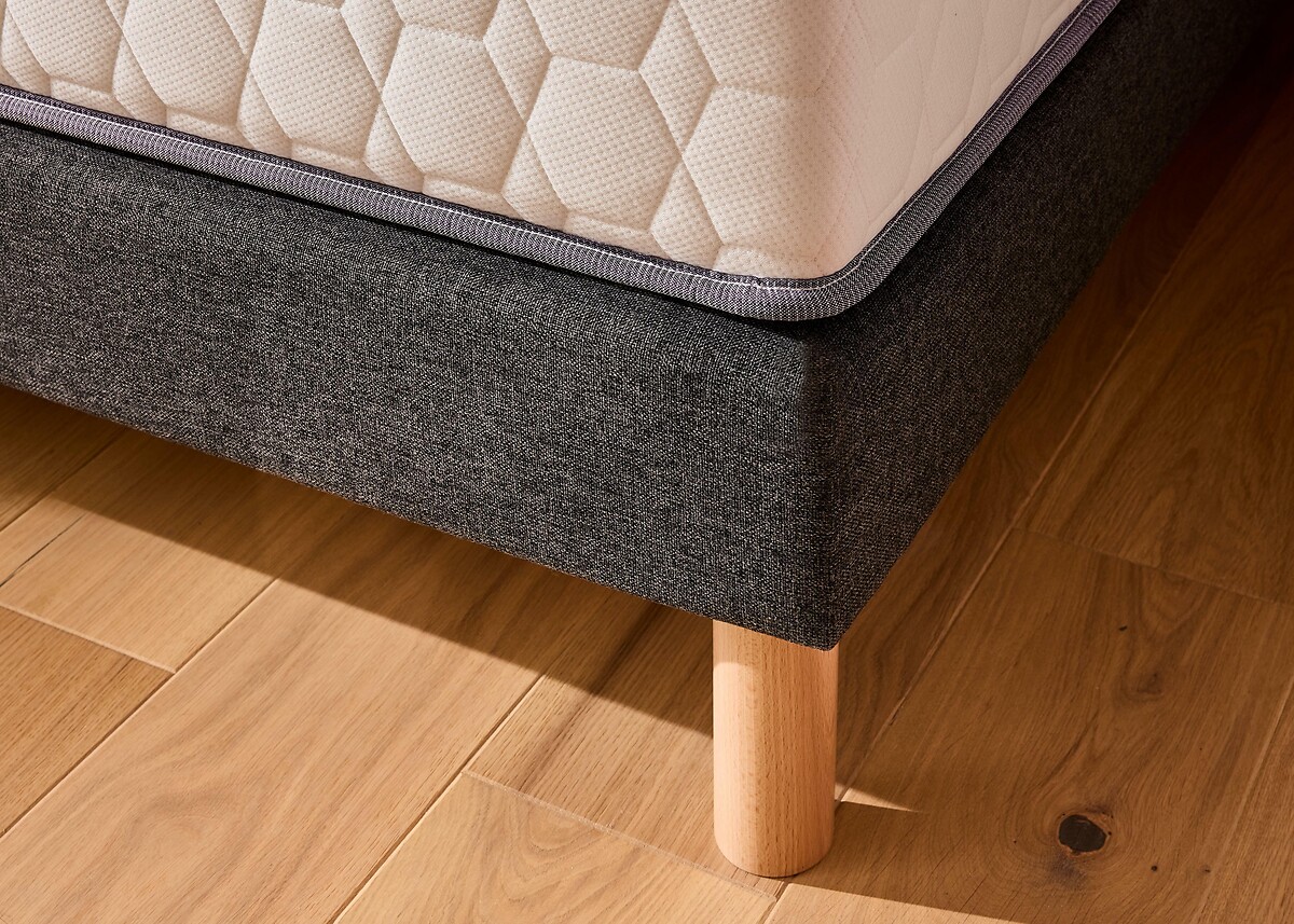 Conjunto de colchão e base de cama MERINO'S com molas, tamanho casal.