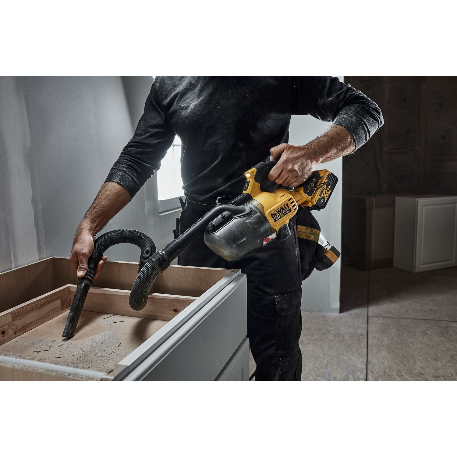 DeWALT DCV501LN L-klasse accu steelstofzuiger met opzetstukken 18V XR Basic Body in opbergtas