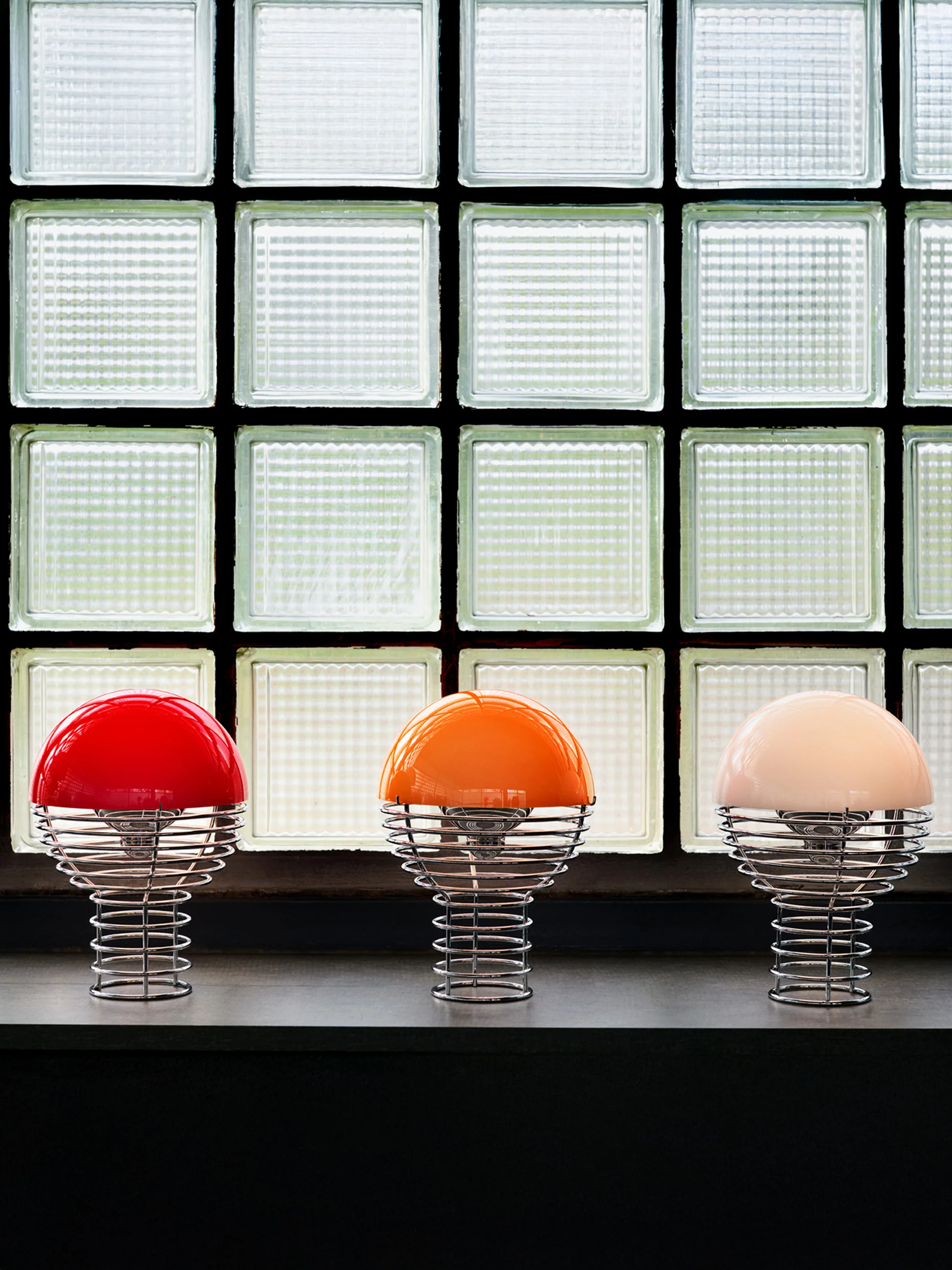 Kleine dimbare LED tafellamp Wire, Design Verner Panton