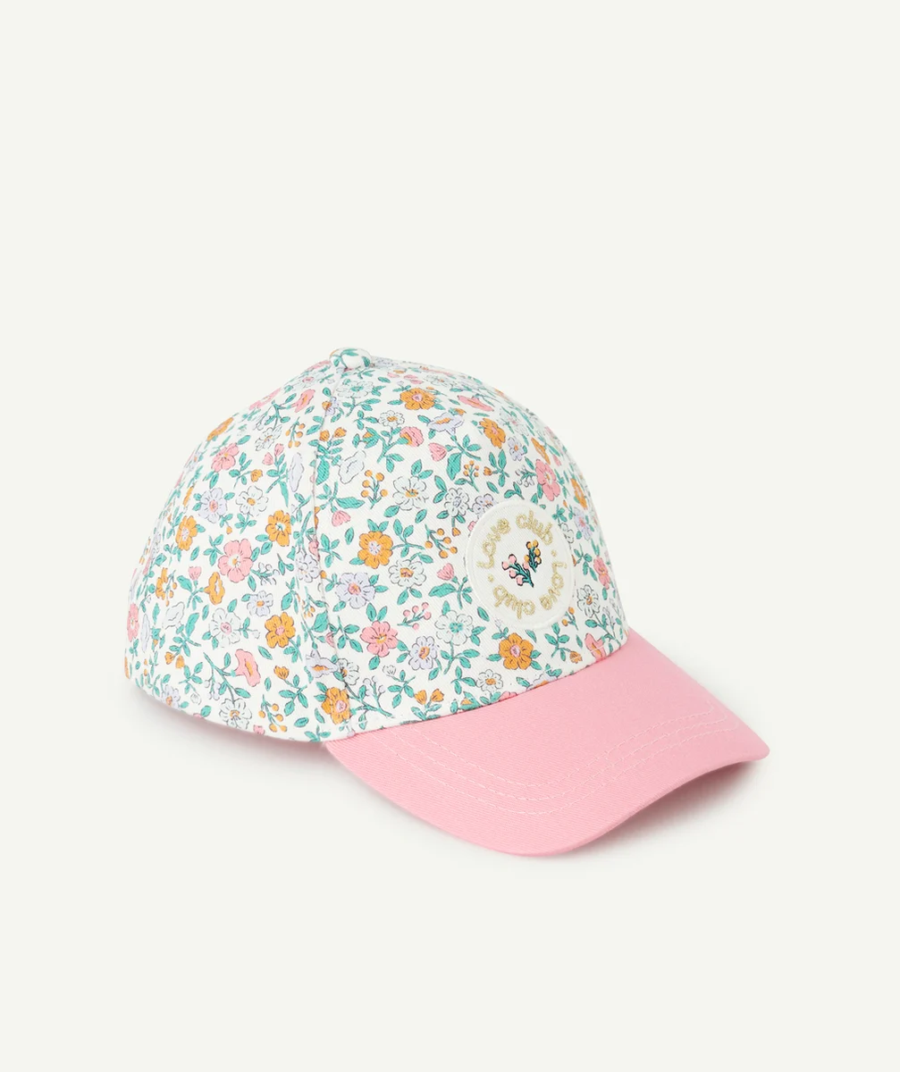 CASQUETTE BÉBÉ FILLE ROSE ET BLANC IMPRIMÉ FLEURI AVEC PATCH BRODÉ
