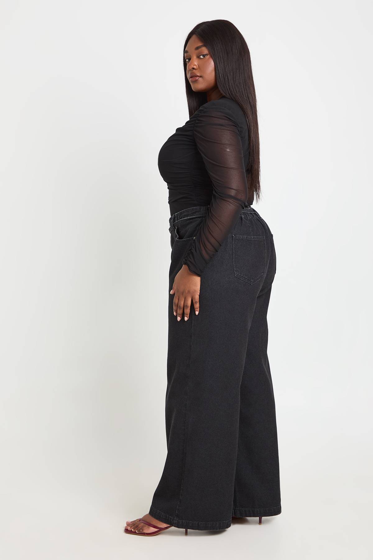 boohoo Body Grande Taille En Mesh À Col Froncé Et Manches Longues