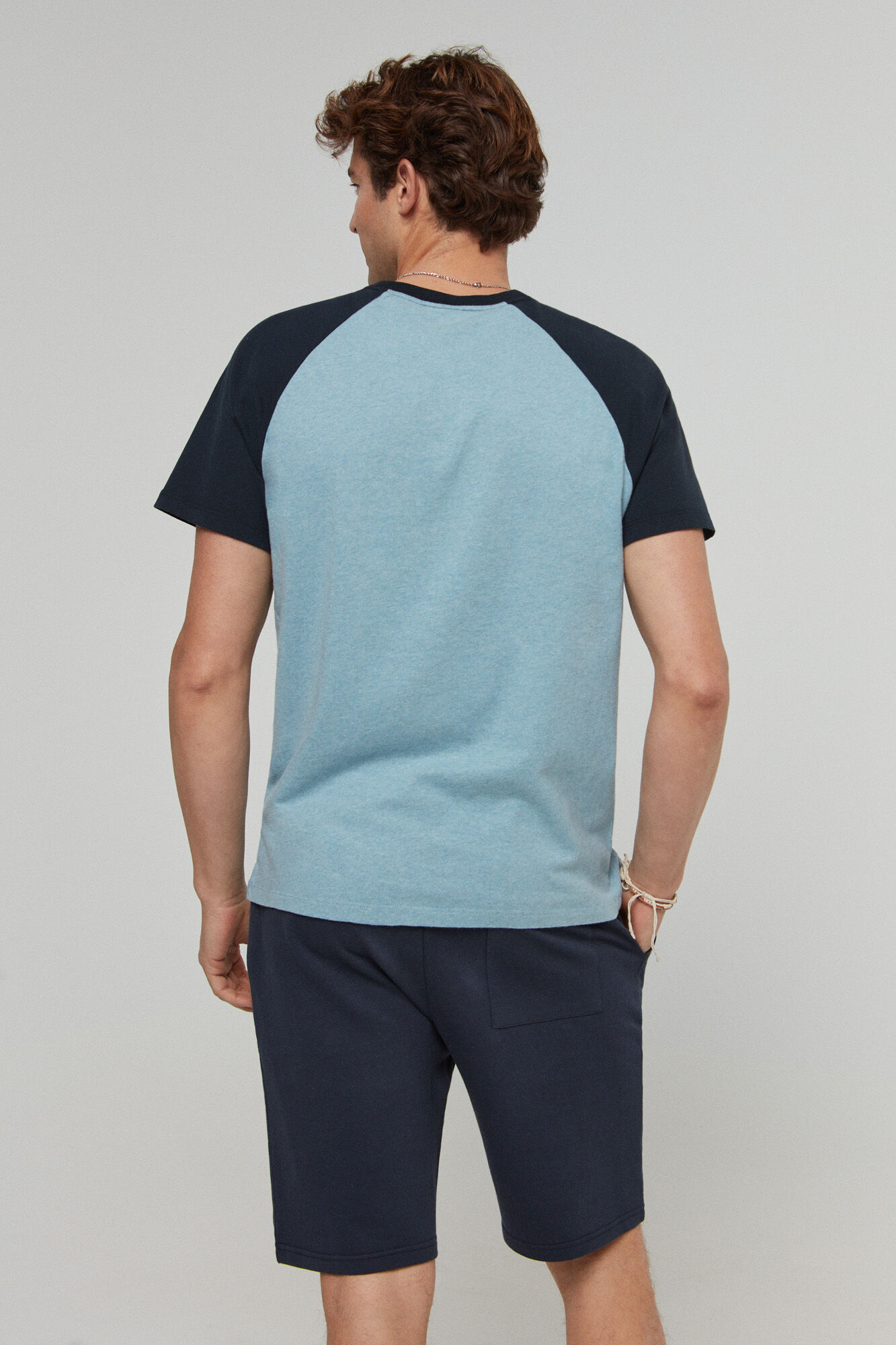 Camiseta raglan de algodão orgânico com logo vintage - azul índigo