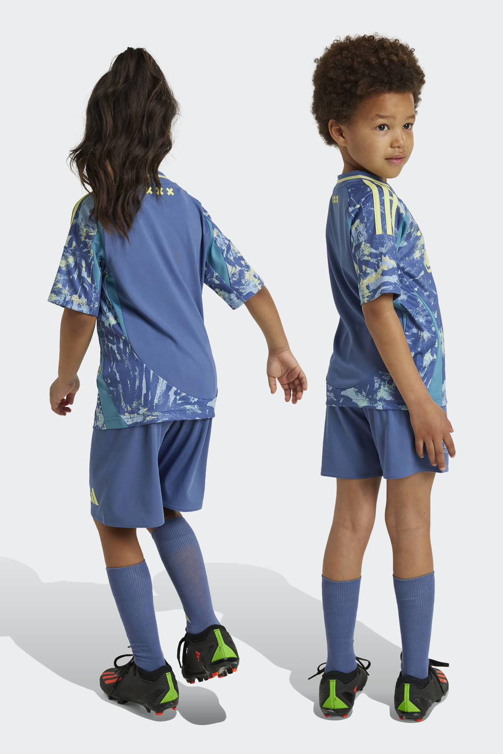 adidas Junior Ajax Amsterdamshirt + short+ sokken uit 24/25