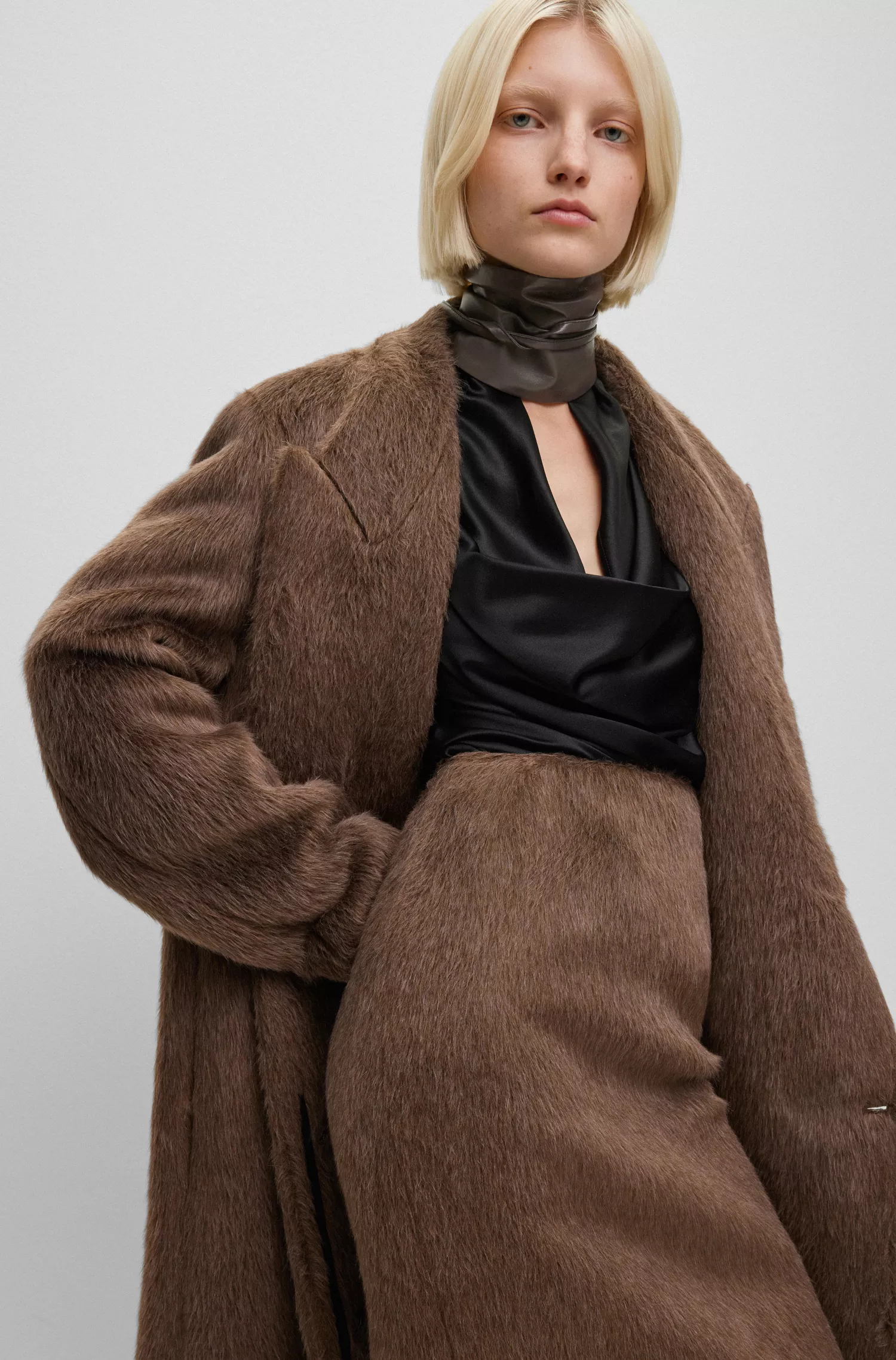 Saia lápis BOSS em alpaca preta e lã