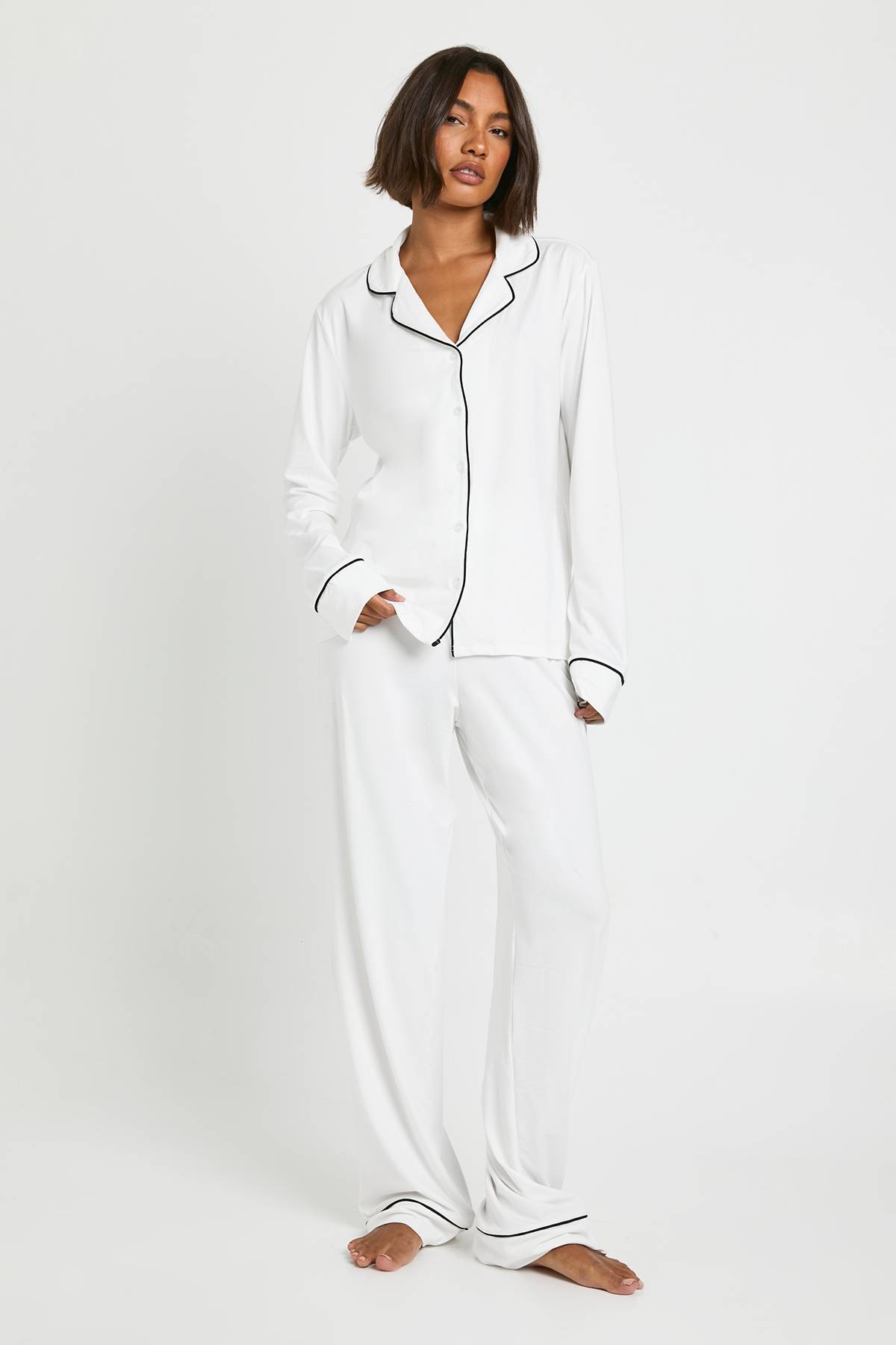 boohoo Ensemble De Pyjama Tall Chemise À Manches Longues Et Pantalon En Jersey Avec Détails Passepoilés