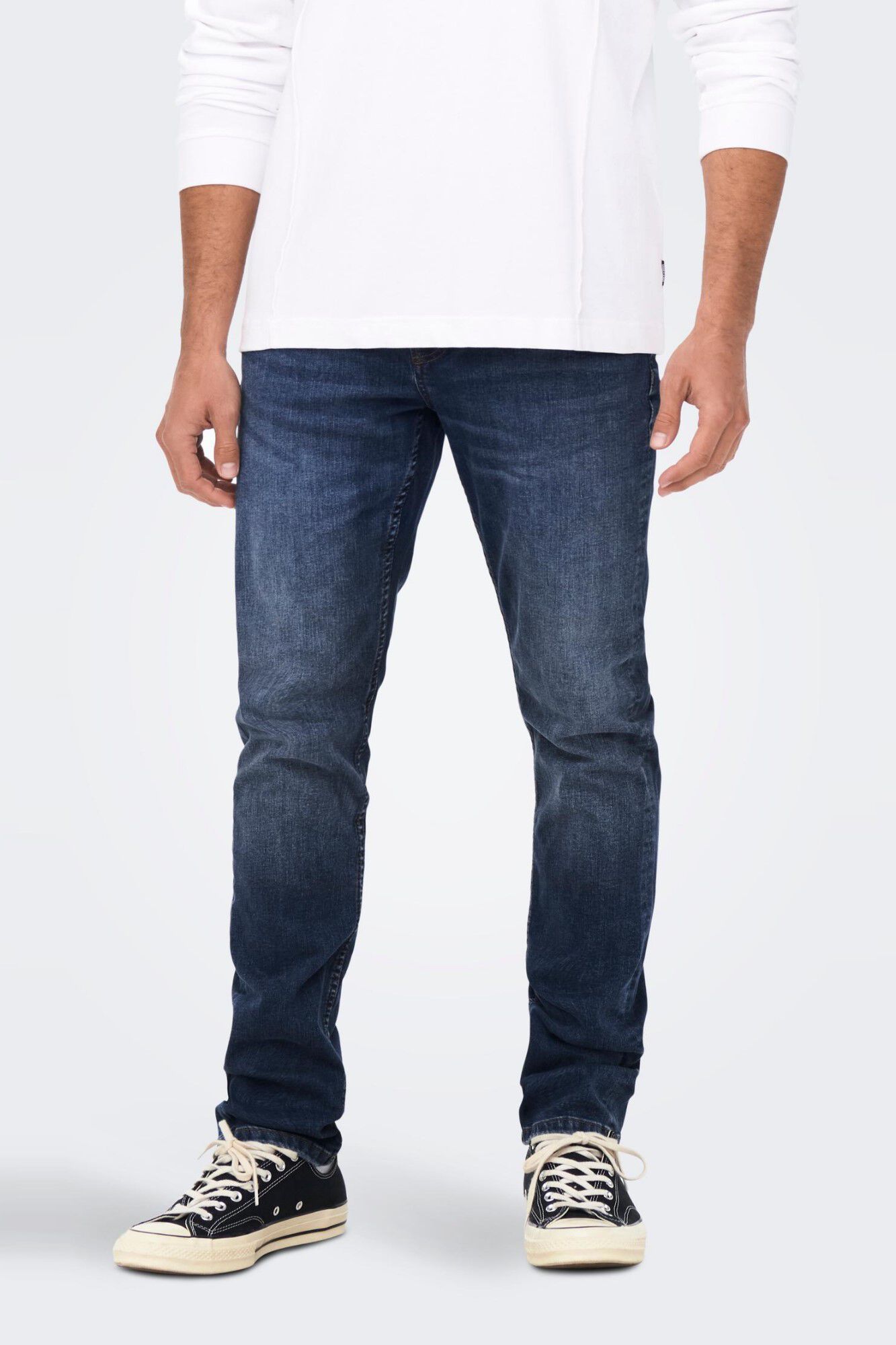 calça jeans de corte justo