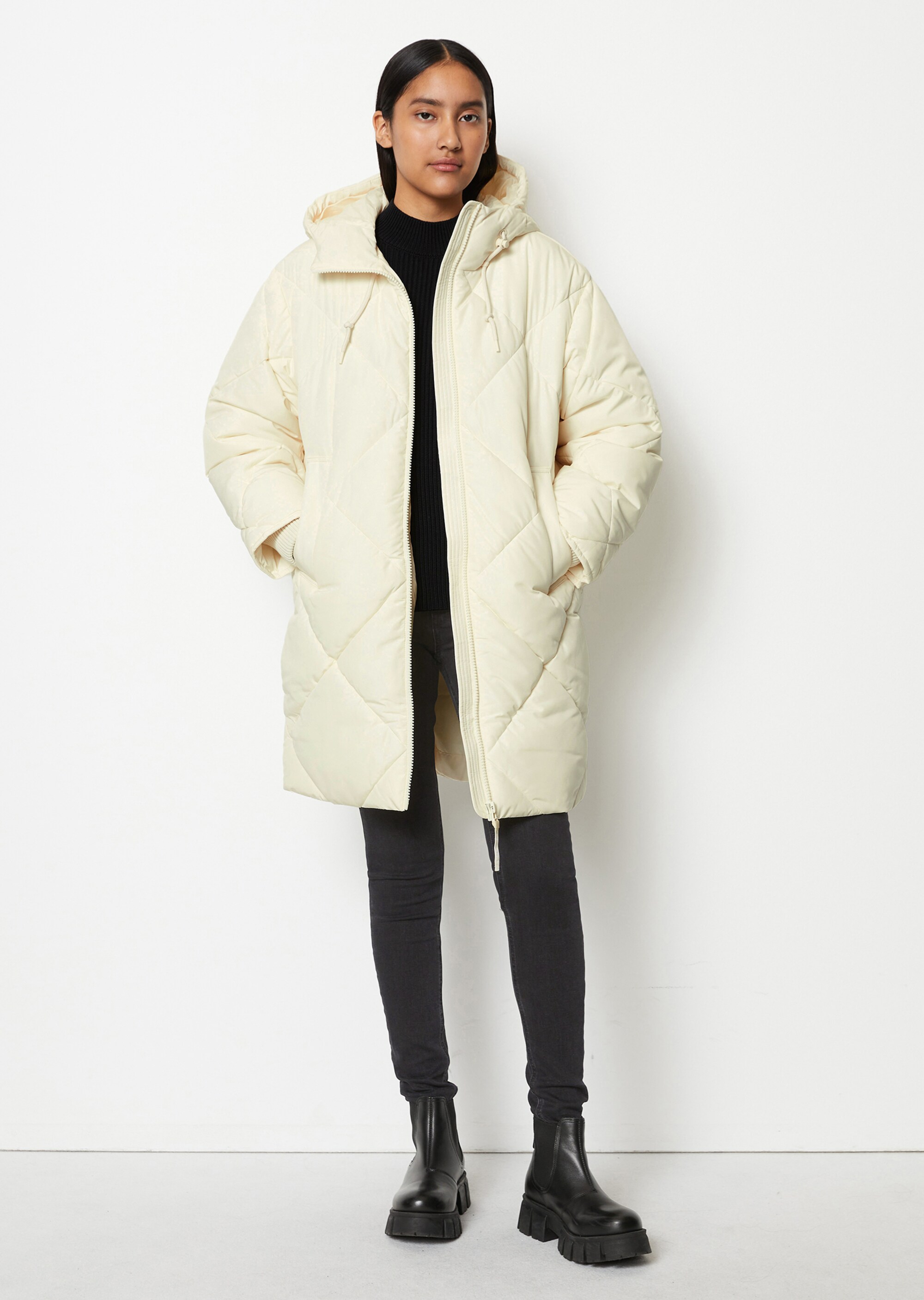 Lange Pufferjacke relaxedaus recycelten Materialien