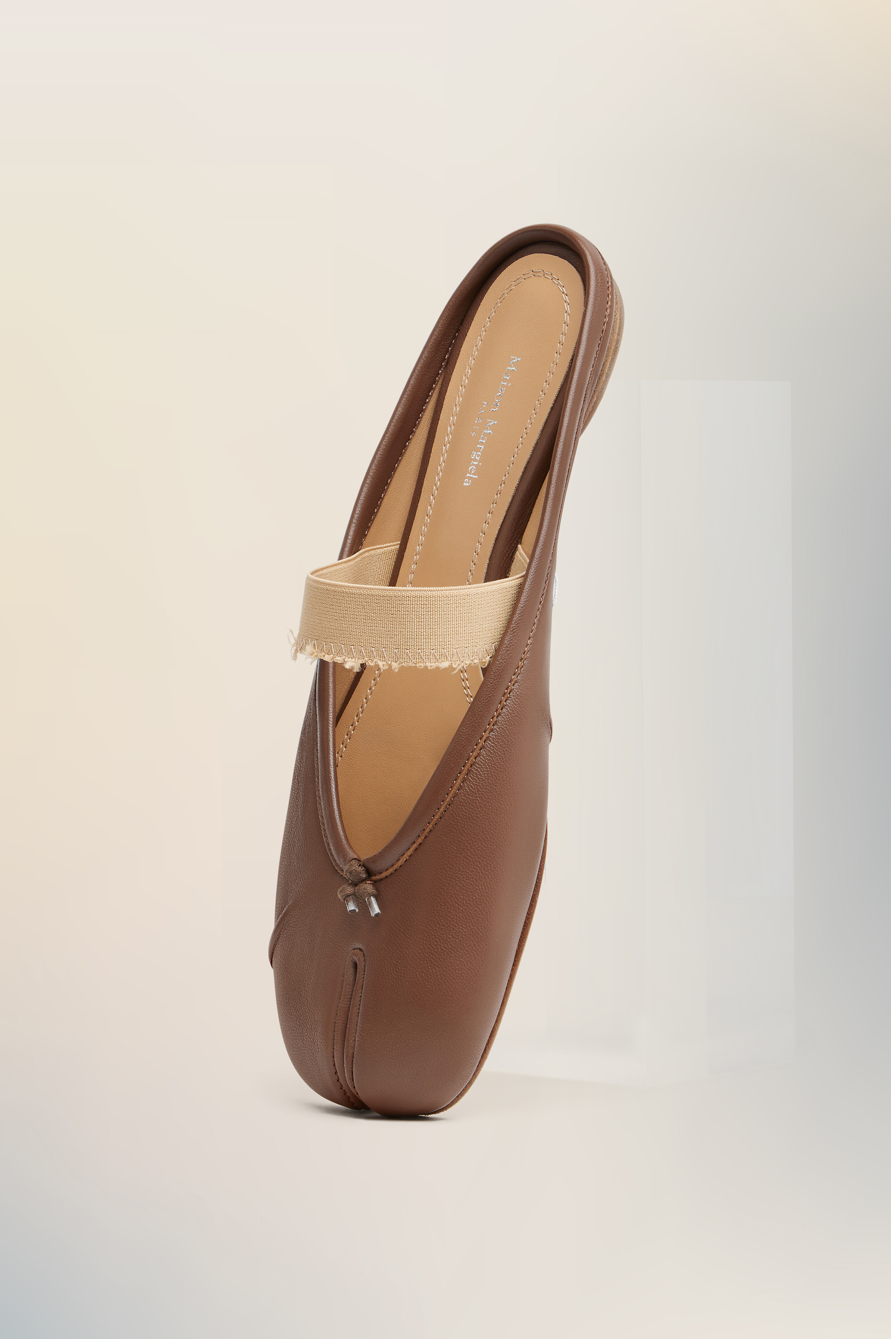 Mules Tabi à bande élastique marron en cuir pour femme Café chaud et nude