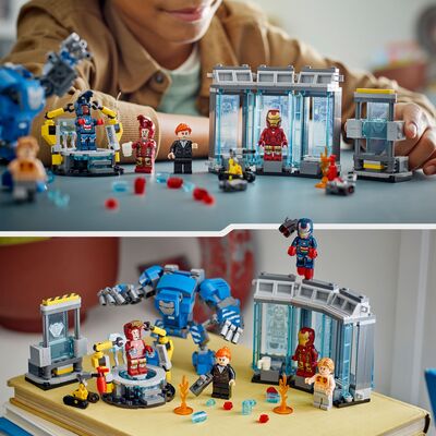 LEGO Super Heroes 76315 Iron Mans laboratorium: Draktgalleriet
