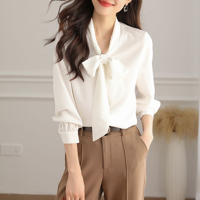 Jeonseon - Blouse met lange mouwen en strikkraag