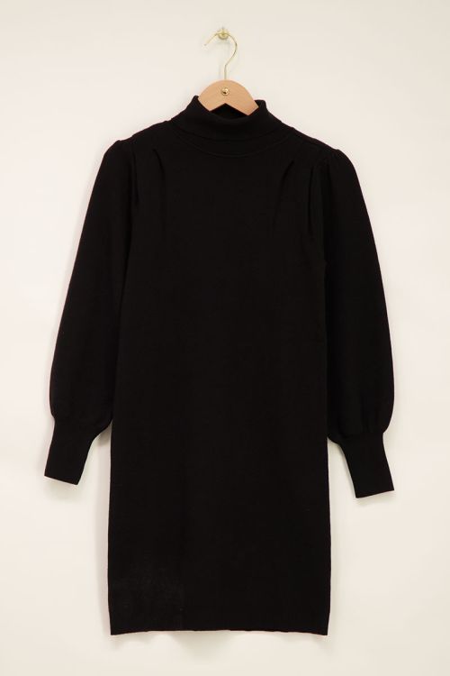 Zwarte jurk met pofmouwen en col