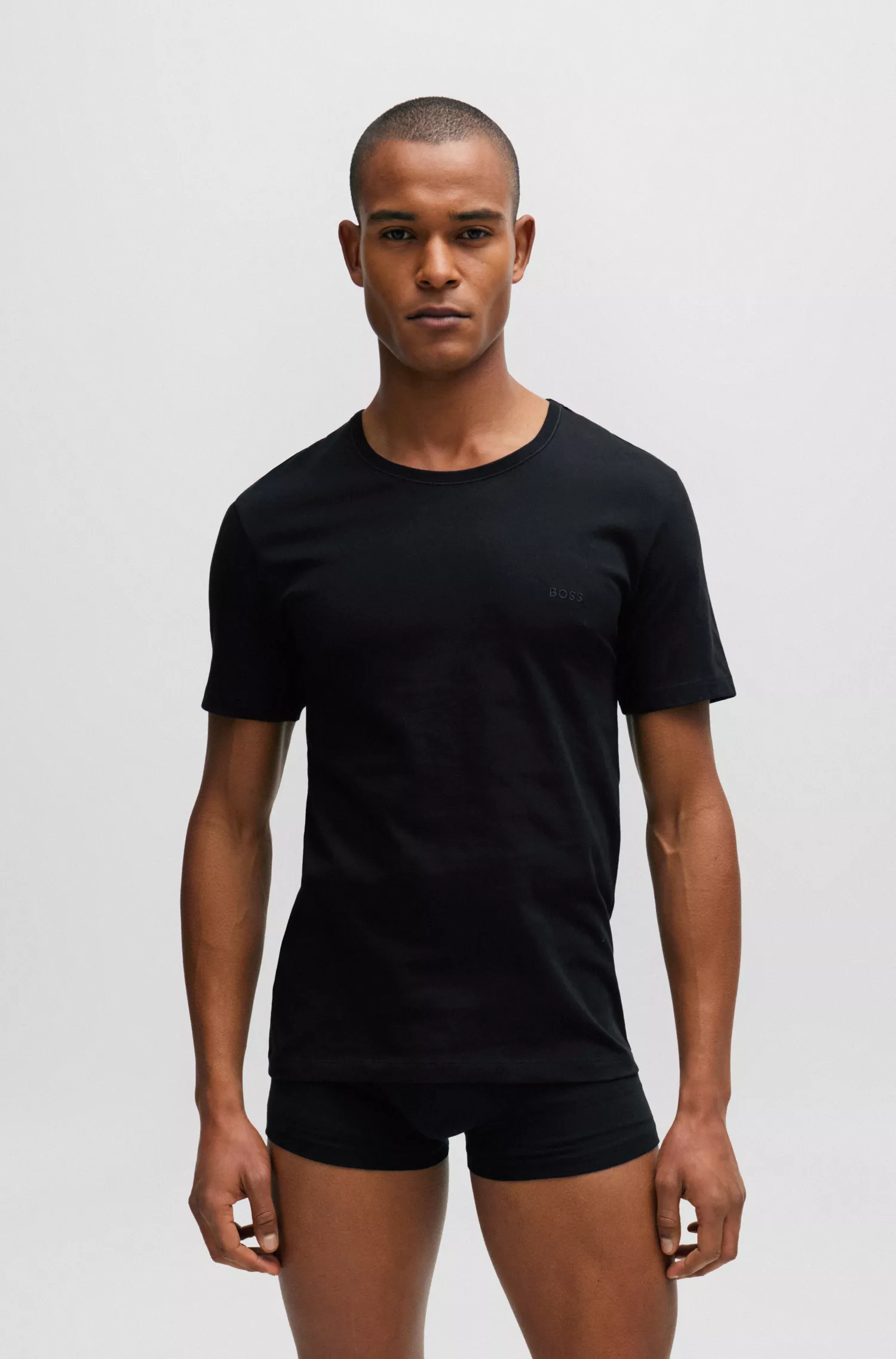 BOSS Black - Pacote com três camisetas de algodão com logotipo bordado.
