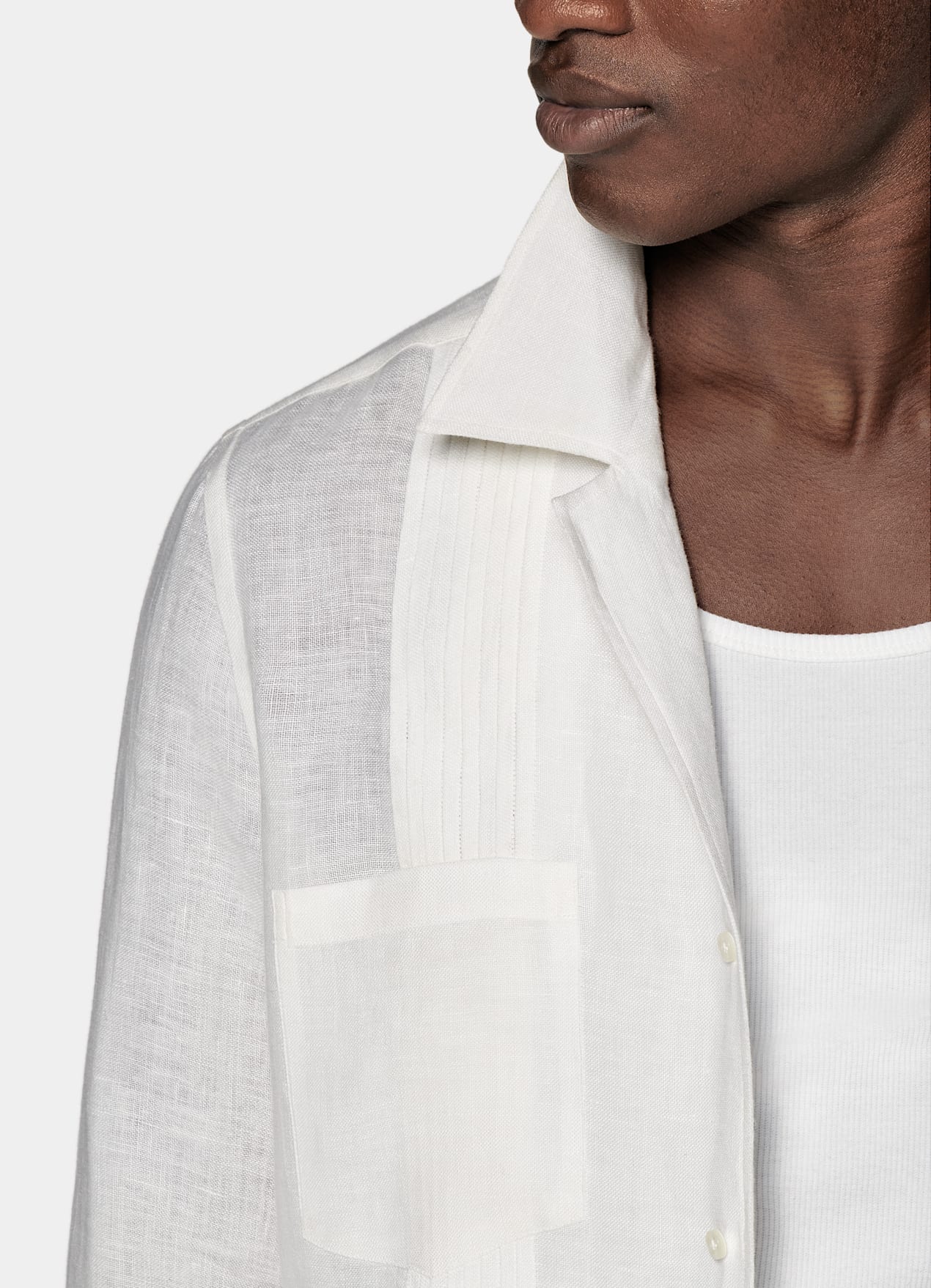 Chemise plissée ajustée poche plaquée blanche
