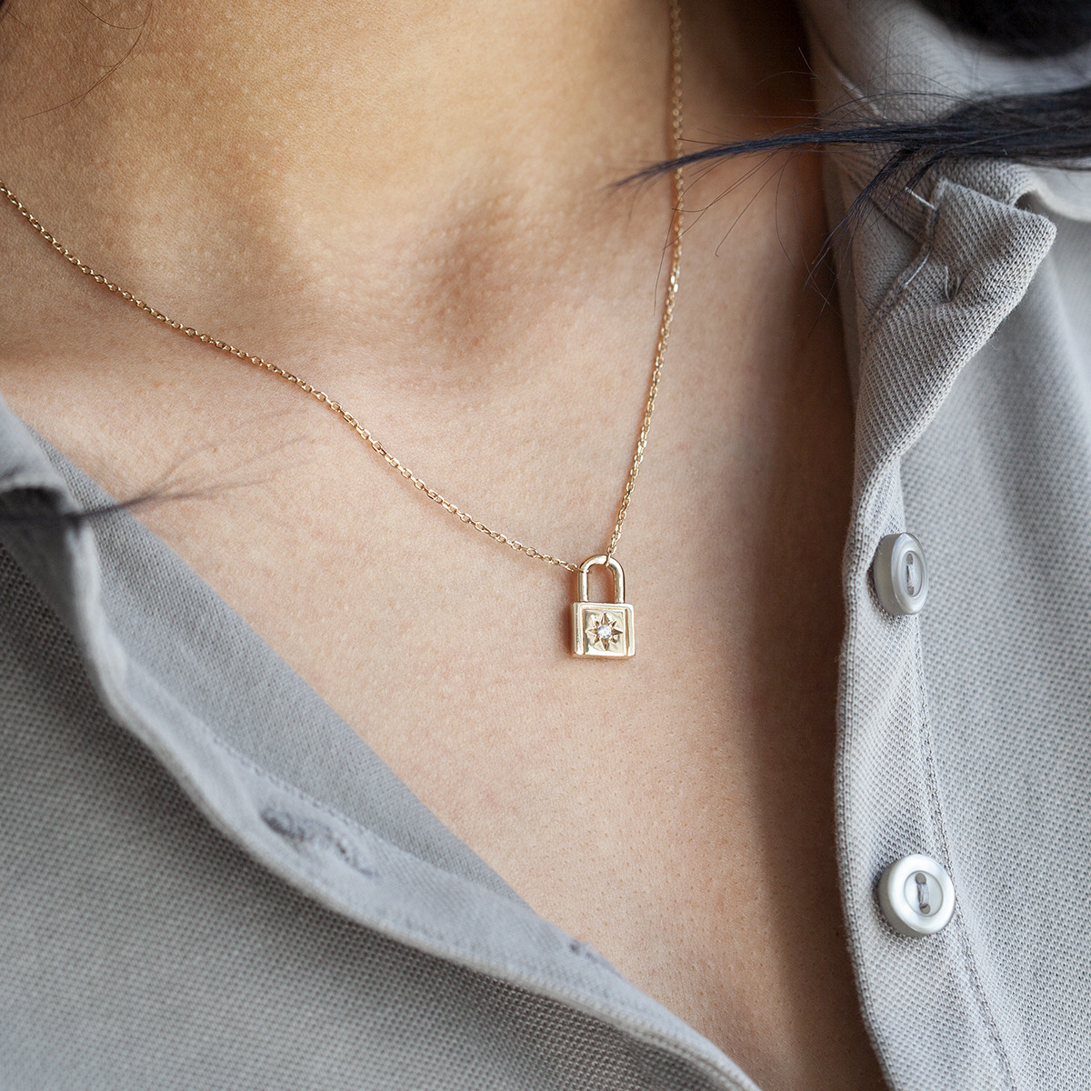 Collier plaqué or jaune, motif cadenas zirconia 45 cm