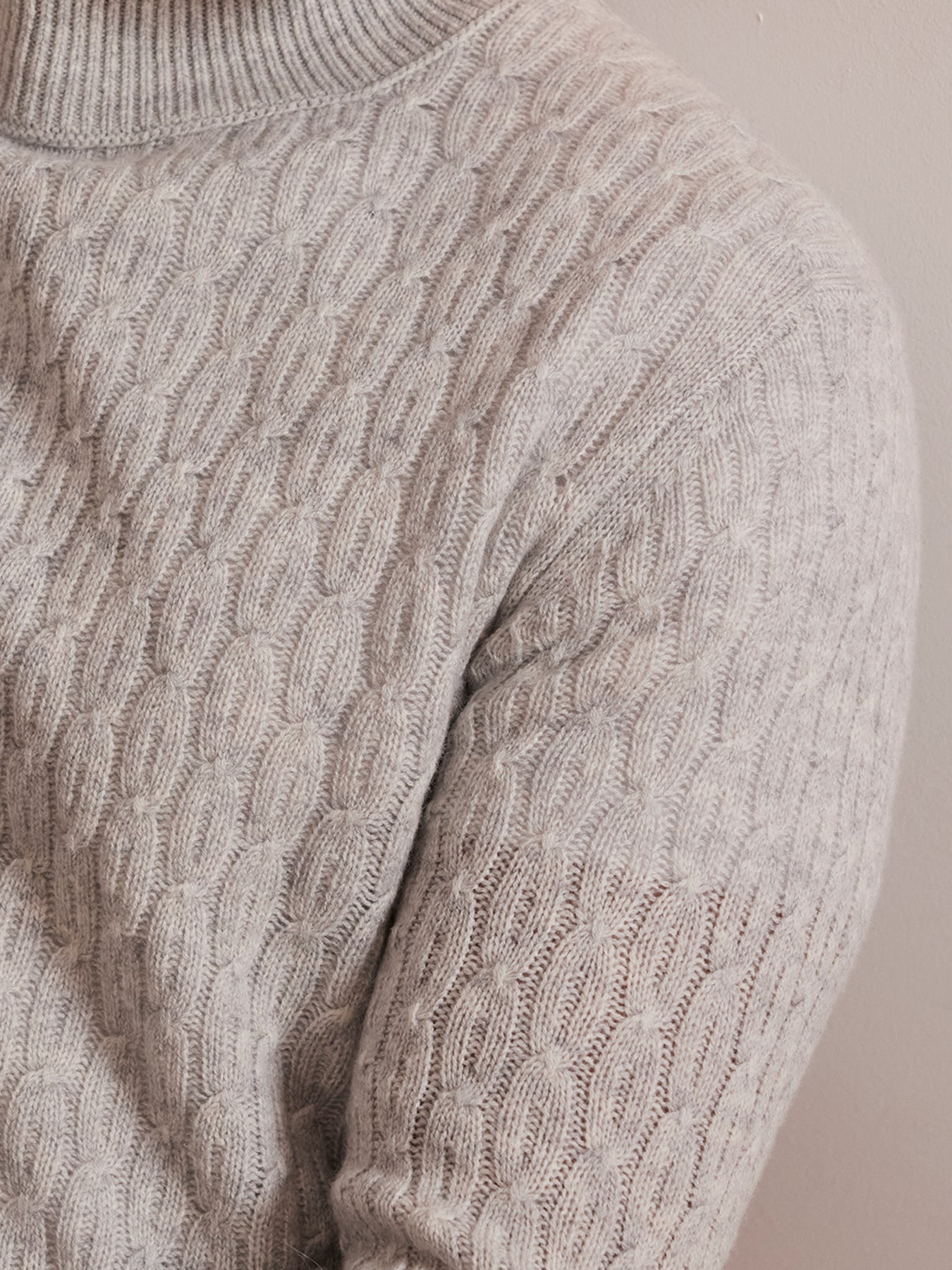 Cable-Strickpullover mit Turtleneck