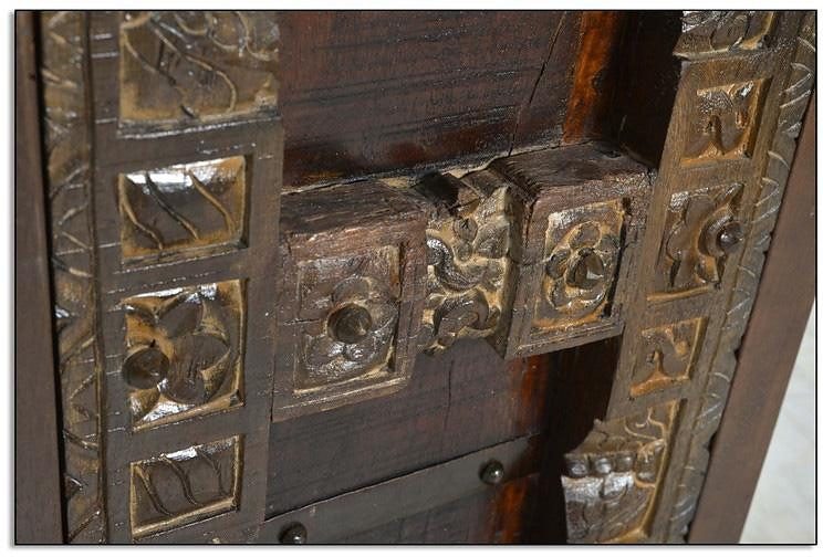 SIT Stauraumschrank »Almirah« mit Schnitzereien und Metallapplikationen