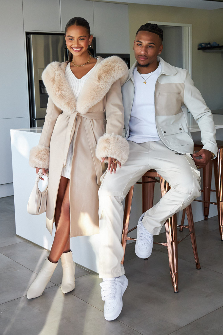 Manteau beige à fourrure