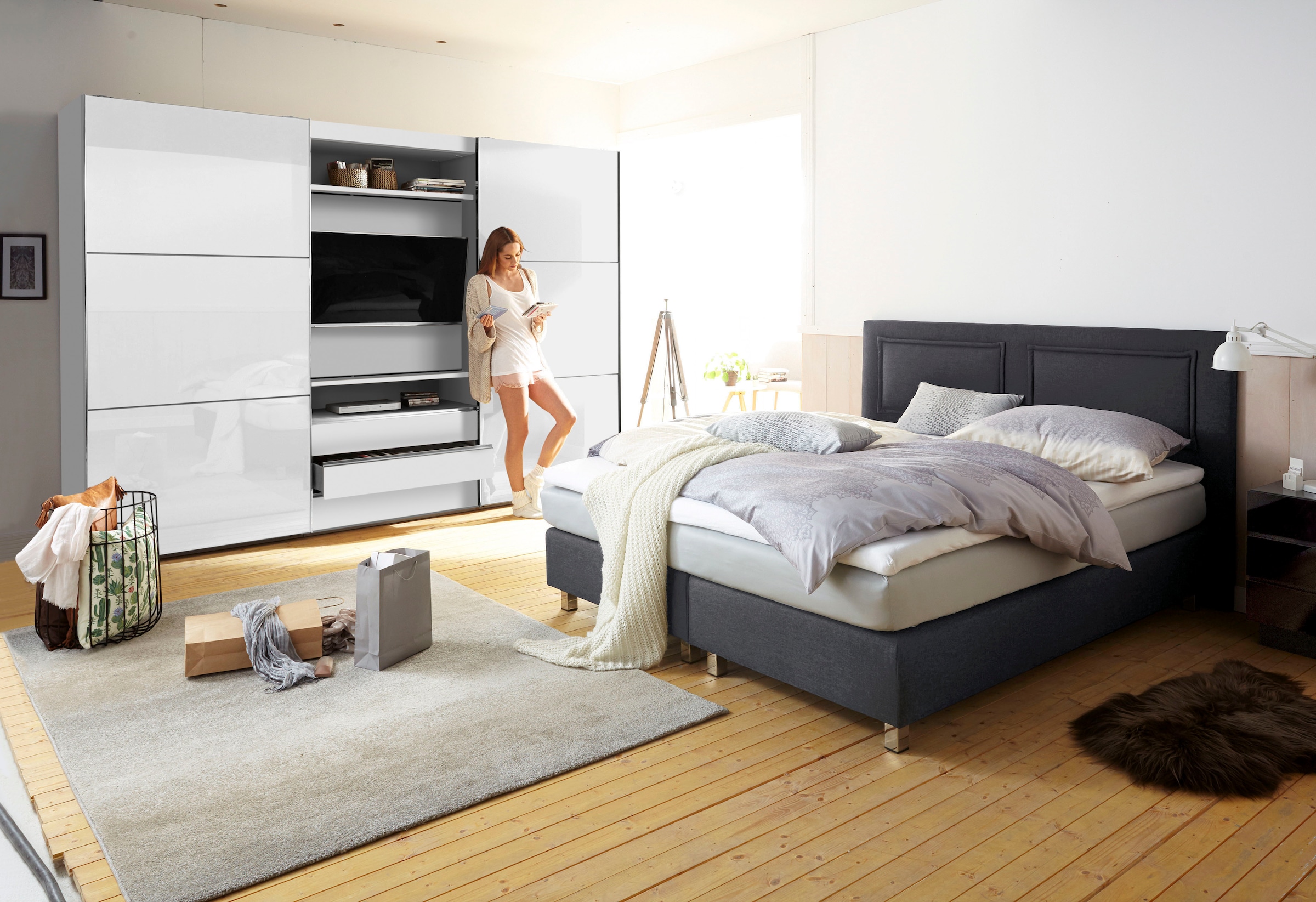 Wimex Schwebetürenschrank »Magic by fresh to go« tolles EXTRA: mit drehbarem TV-Element, Fronten aus Glas