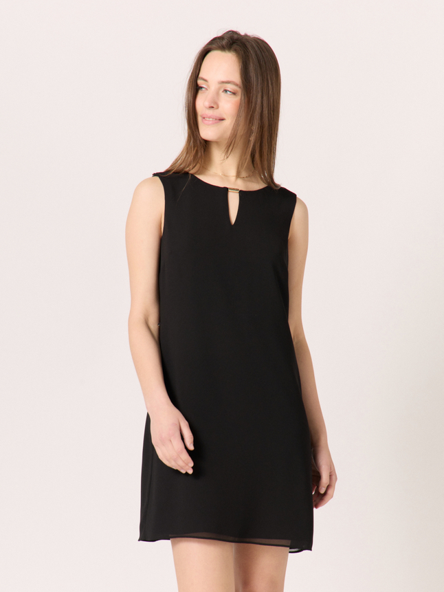 Robe courte avec chaines au dos