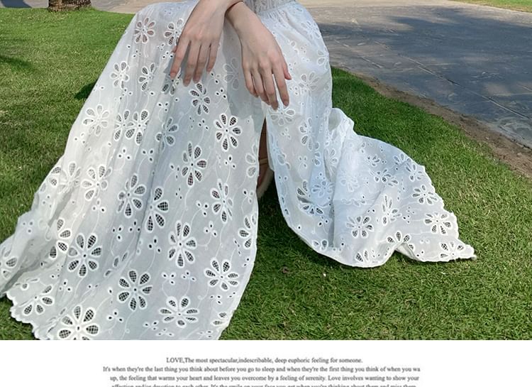 Juuri - Mouwloze maxi-jurk met geborduurde bloemen