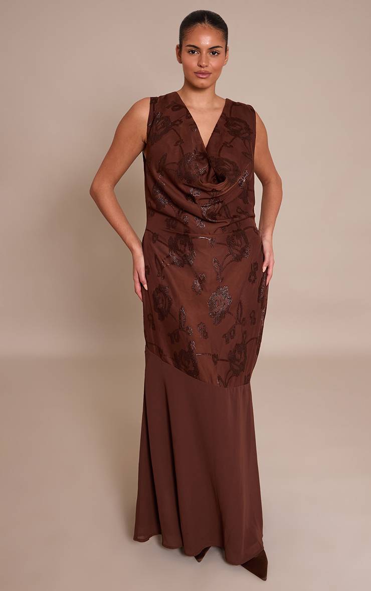 Chocolat Robe Longue Grande Taille À Col Bénitier Et Appliqués Floraux