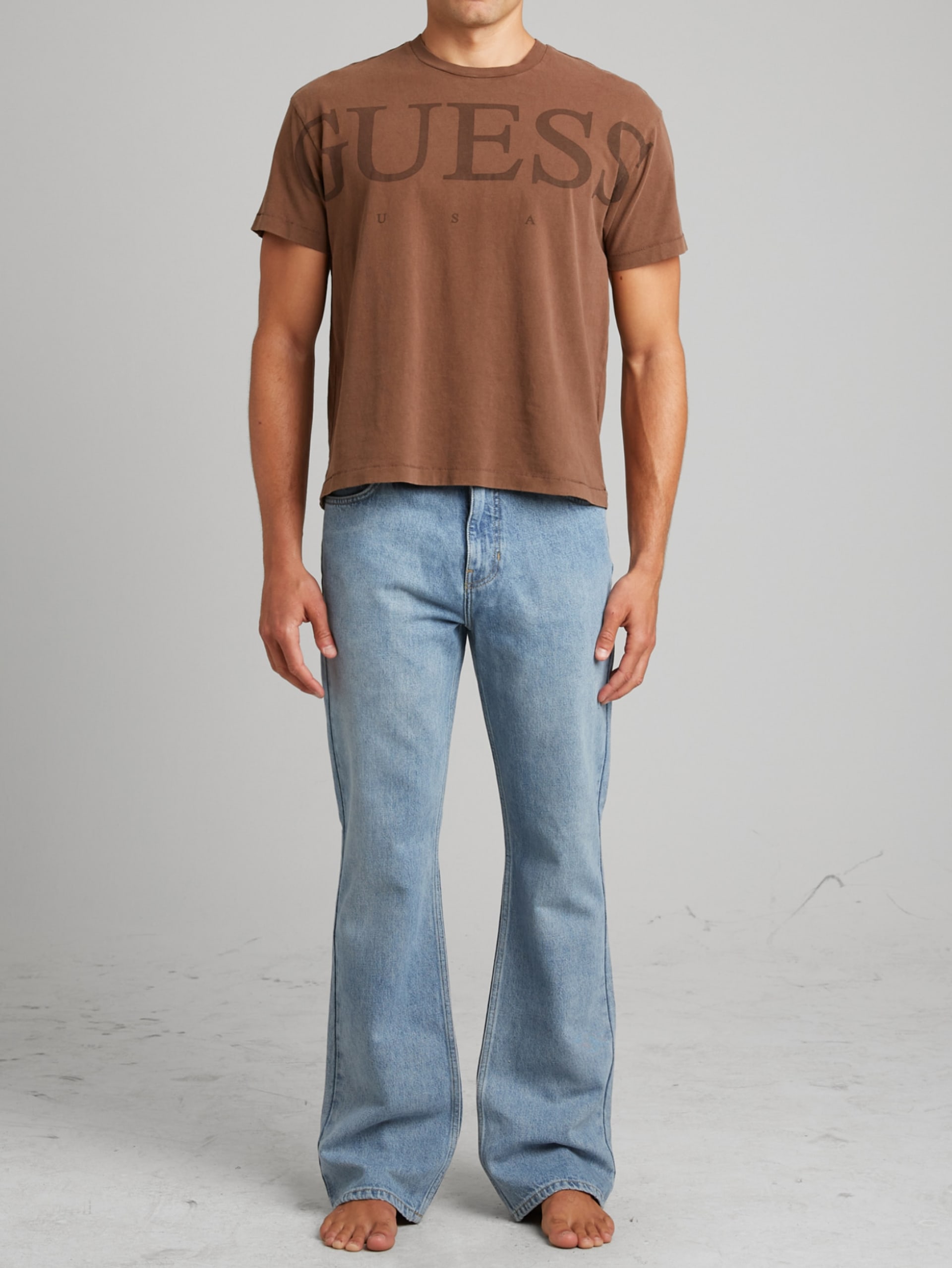 Camiseta com logo transversal