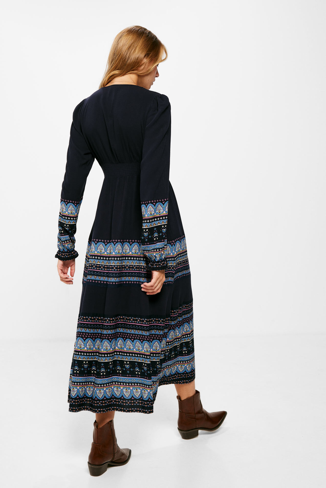 Vestido midi com bordas posicionais