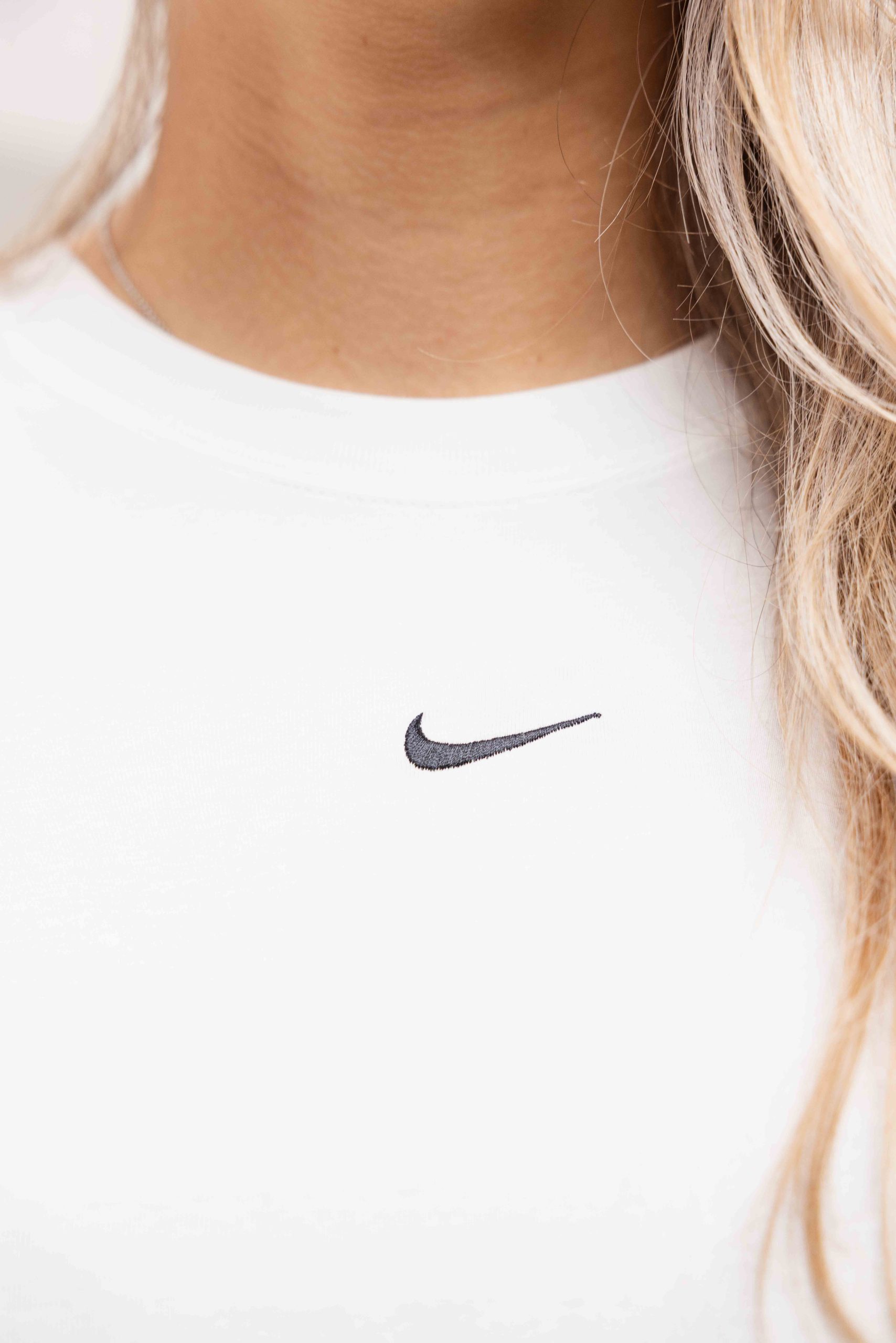 Nike Sportswear Chill Knit T-Shirt Dames Wit