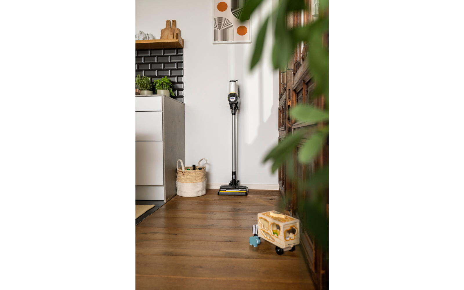 Kärcher Akku-Staubsauger VC 6 Cordless ourFamily Car inklusive Wandhalterung mit Ladefunktion