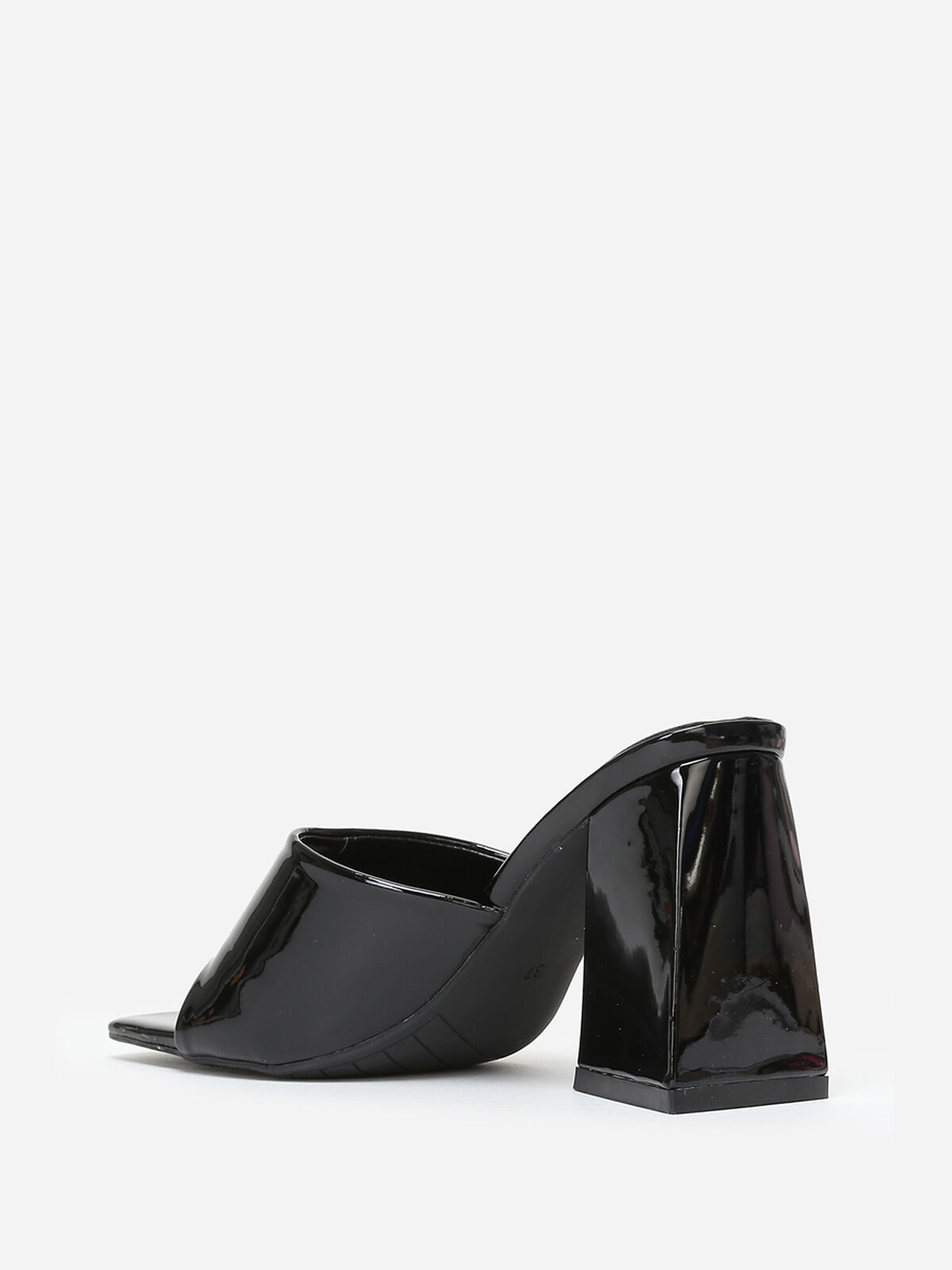Mules vernies à talon en triangle- Noir