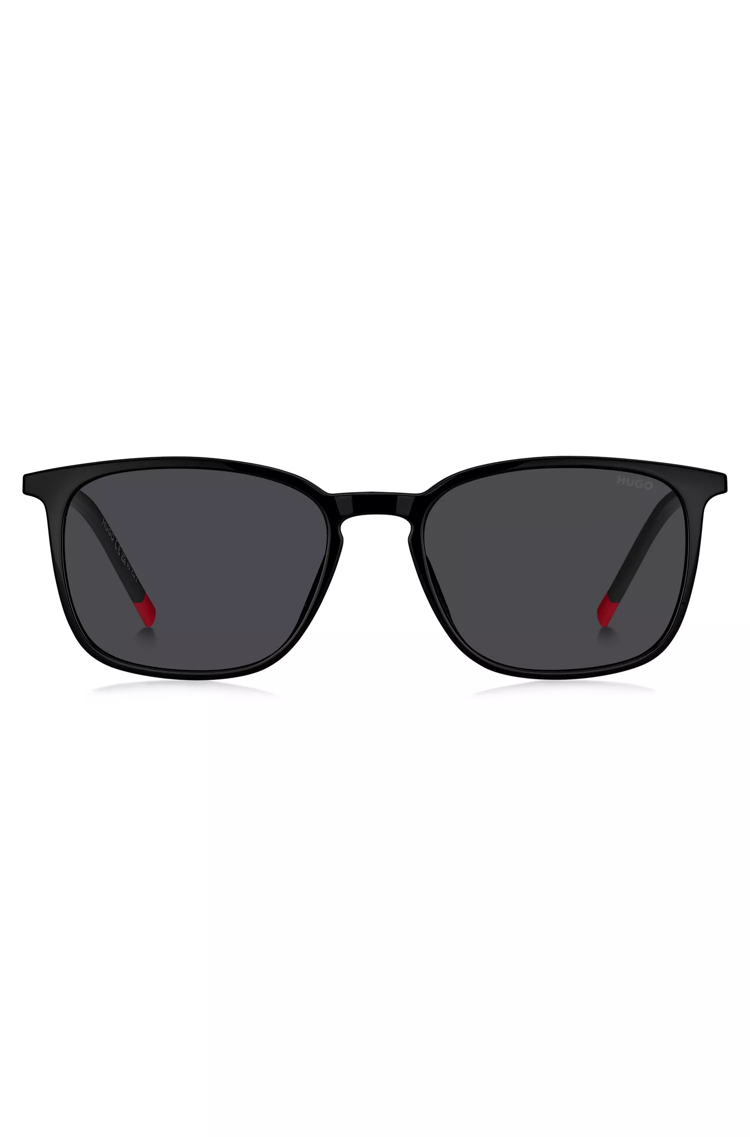 Óculos de sol HUGO vermelho e preto com detalhes em vermelho característicos.