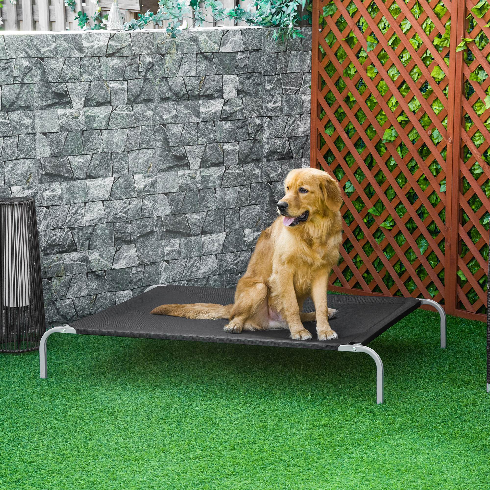 Cama elevada PawHut para cães e gatos, cama respirável para animais de estimação dormirem e relaxarem, com estrutura de aço para uso interno e externo, 130x90x20 cm, preta.