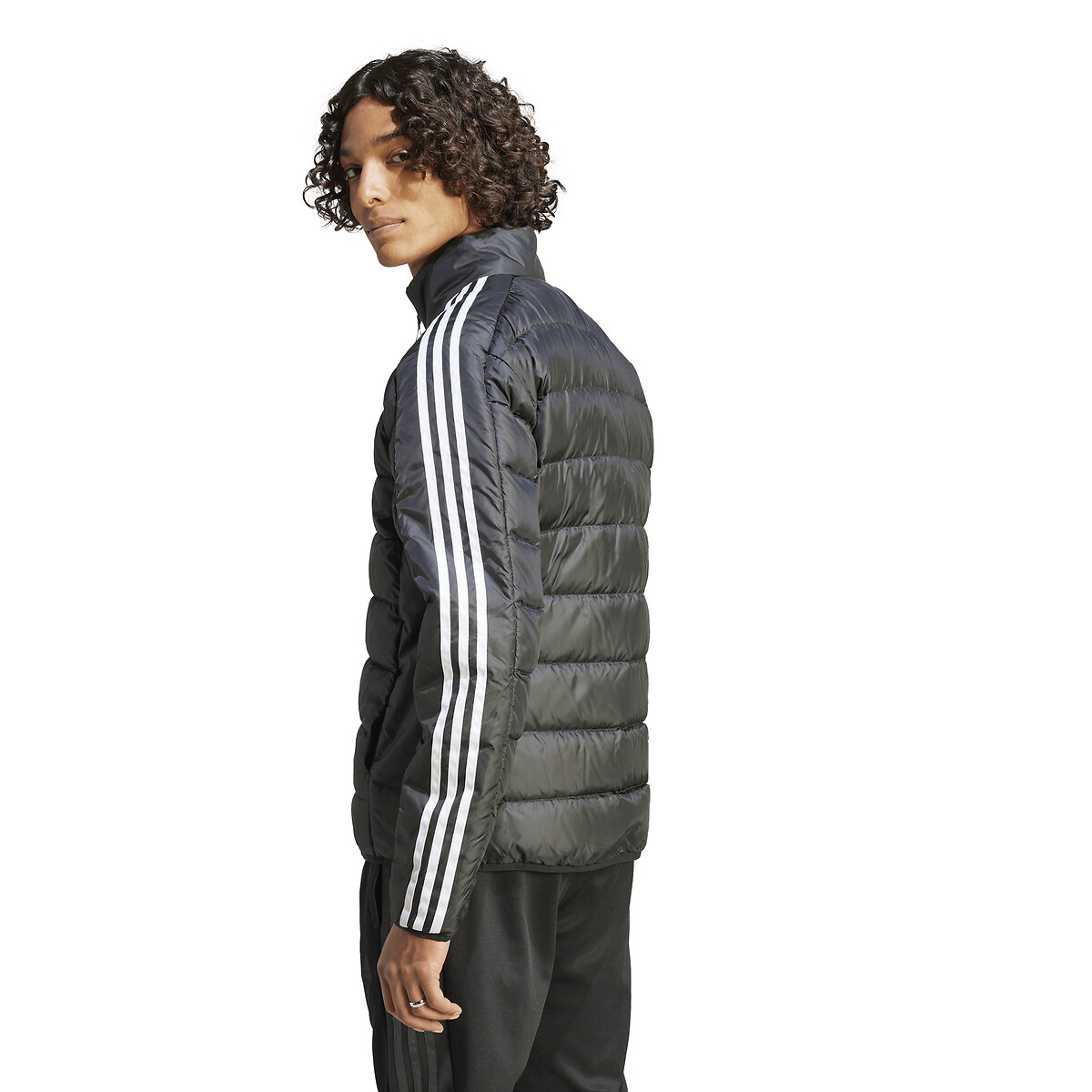 adidas Performance<br>Jaqueta de plumas leve com zíper, 3 listras Essentials
