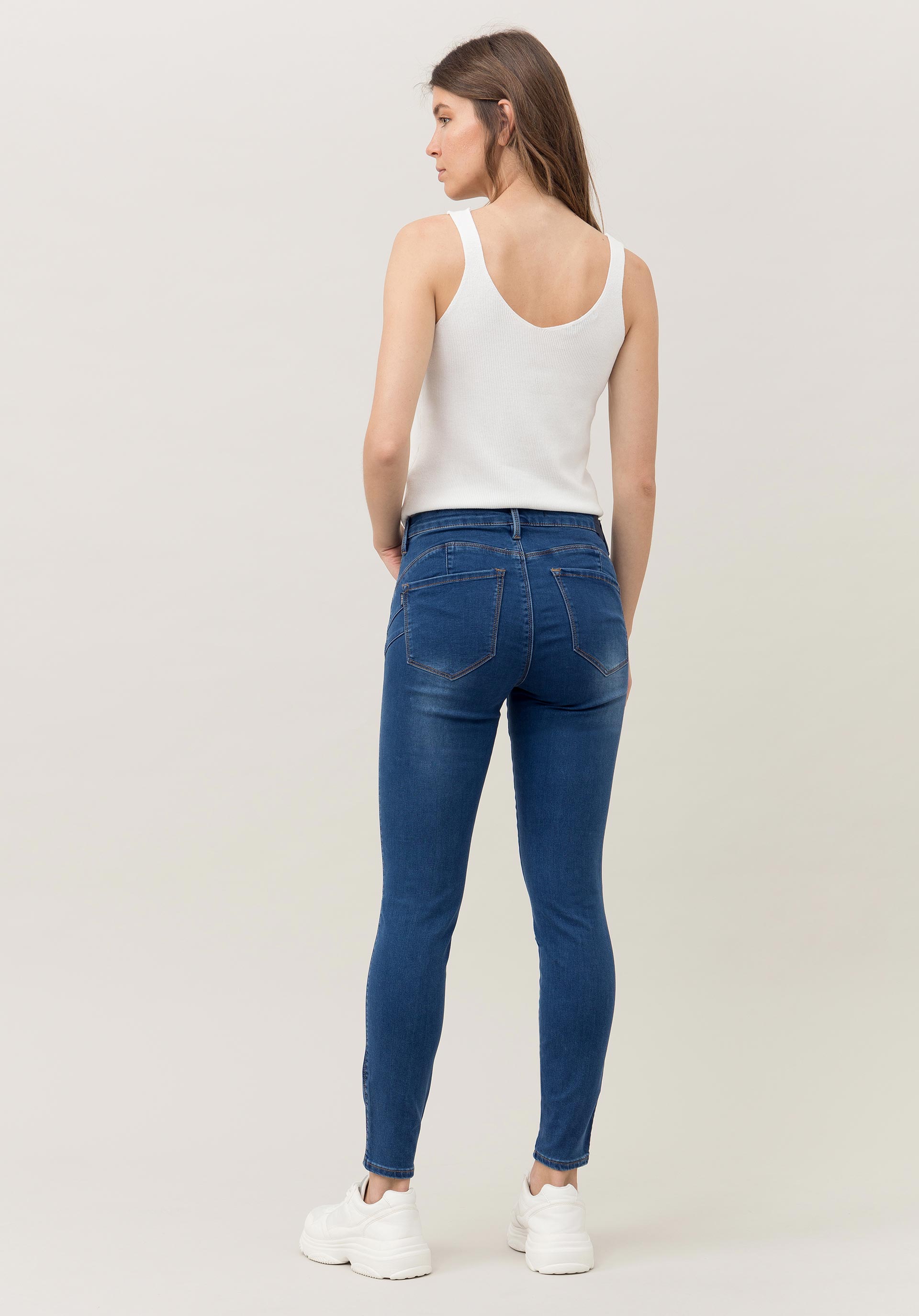 Jeans Push-up Skinny Cintura Média