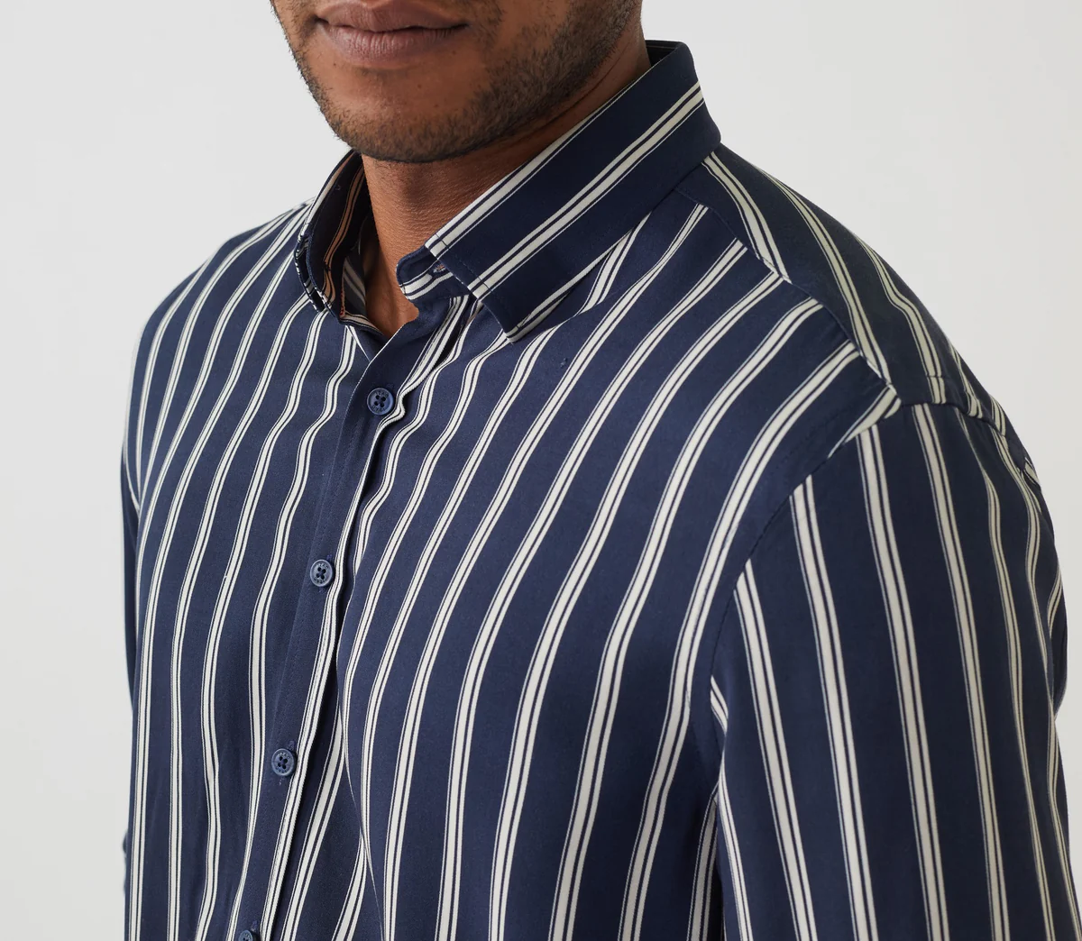 Chemise casual marine-blanche 