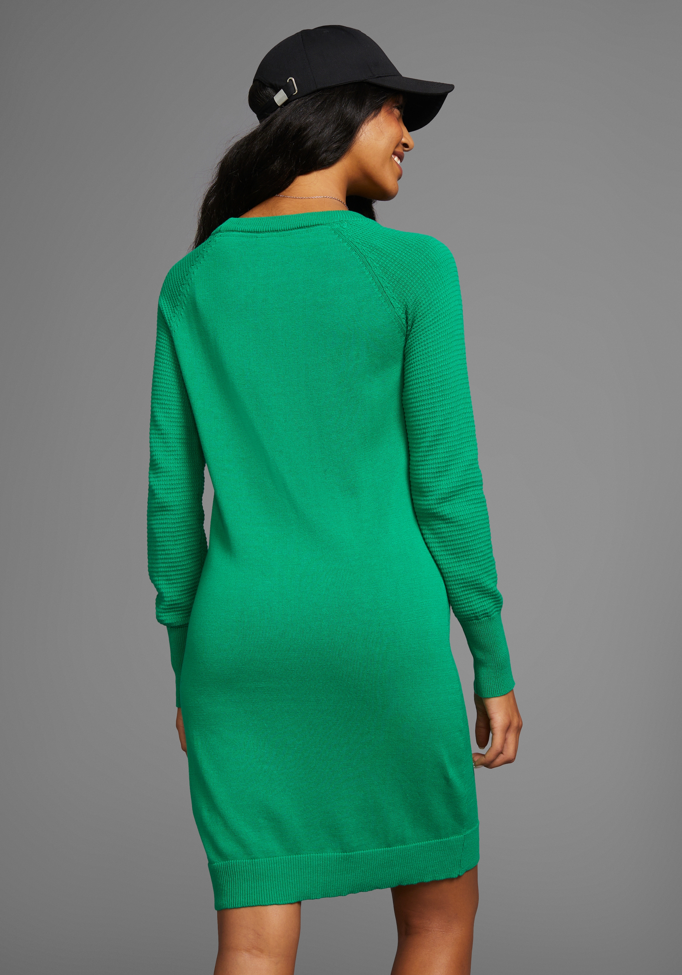 KangaROOS Strickkleid mit Strickkontrast am Ärmel